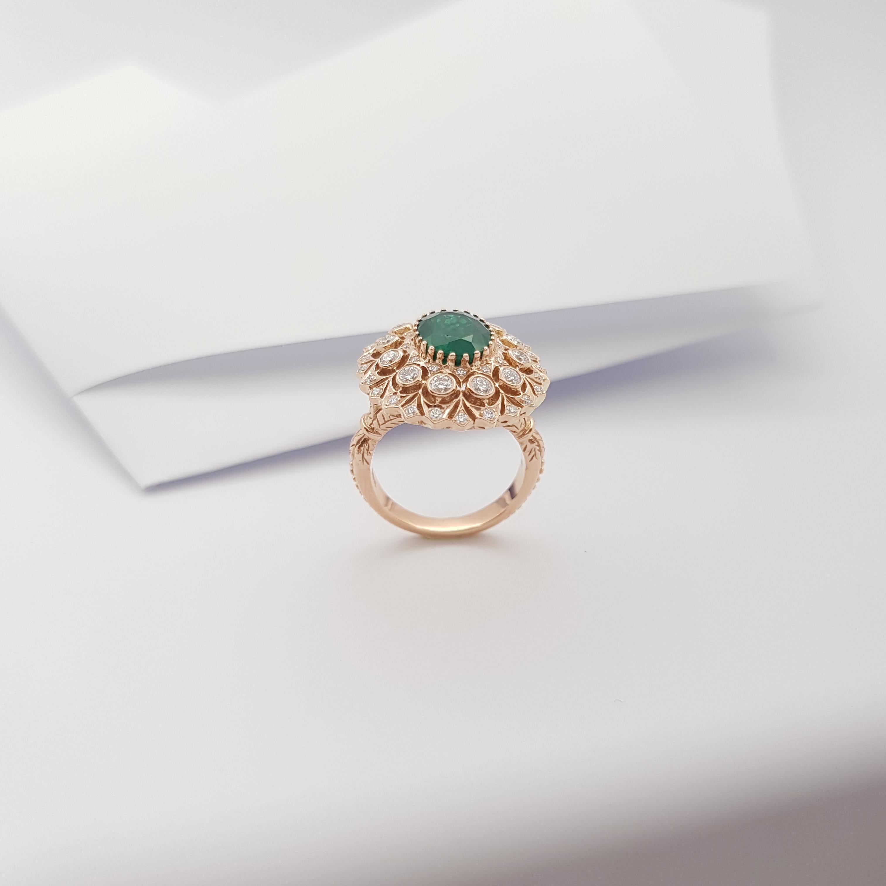 Emerald with Diamond Ring set in 18K Rose Gold Settings For Sale 3