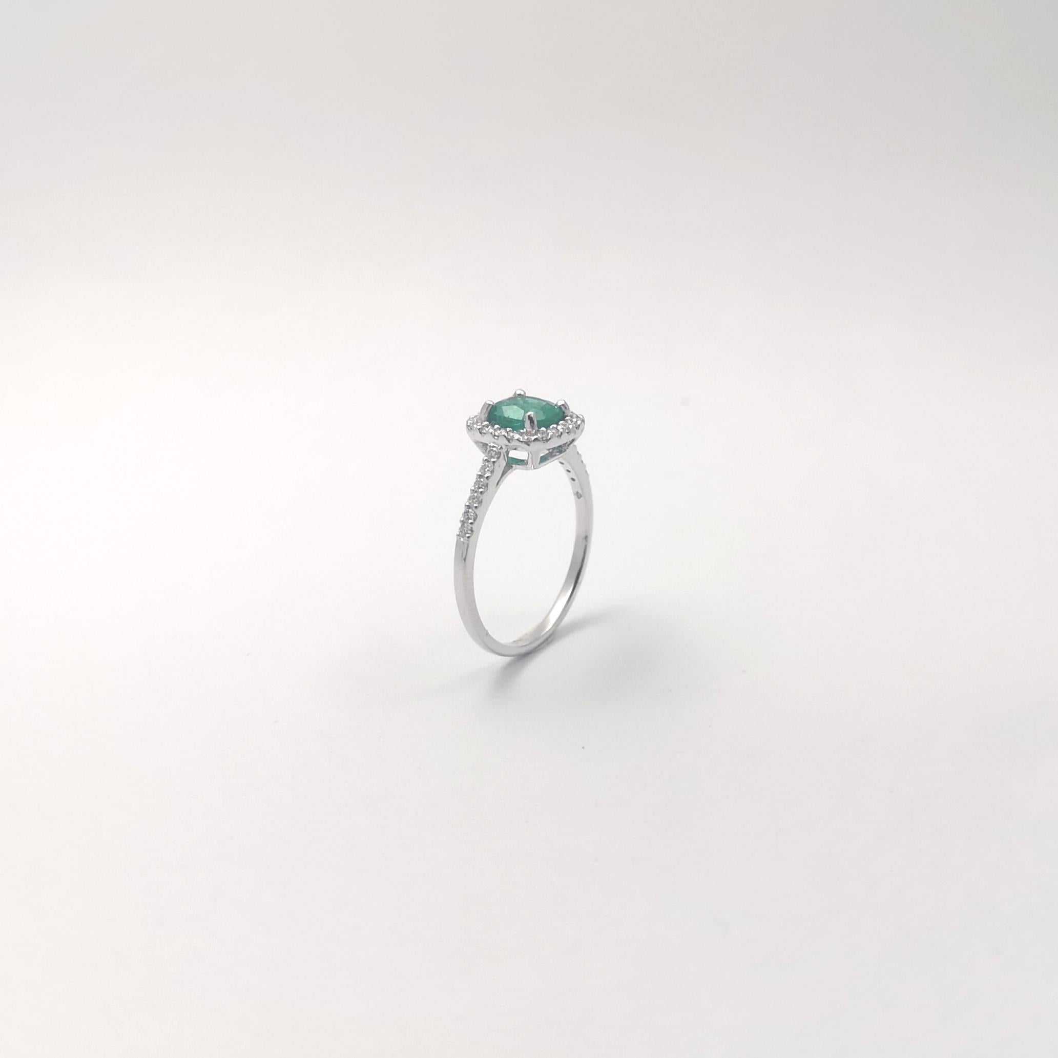 Smaragd- und Diamantring in 18 Karat Weißgold gefasst in Fassungen im Angebot 8