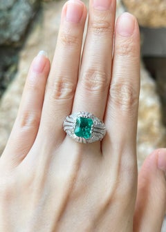 Emerald with Diamond Ring set in 18K White Gold Settings