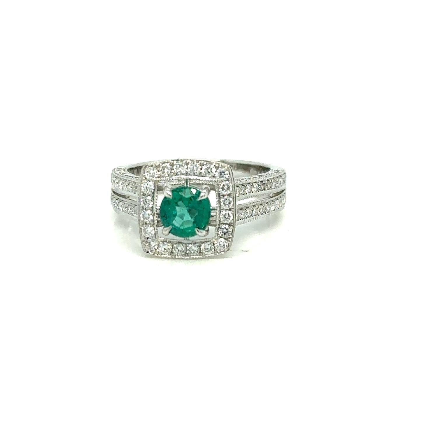 Round Cut Emerald with Diamond set in 18K White Gold Ring For Sale