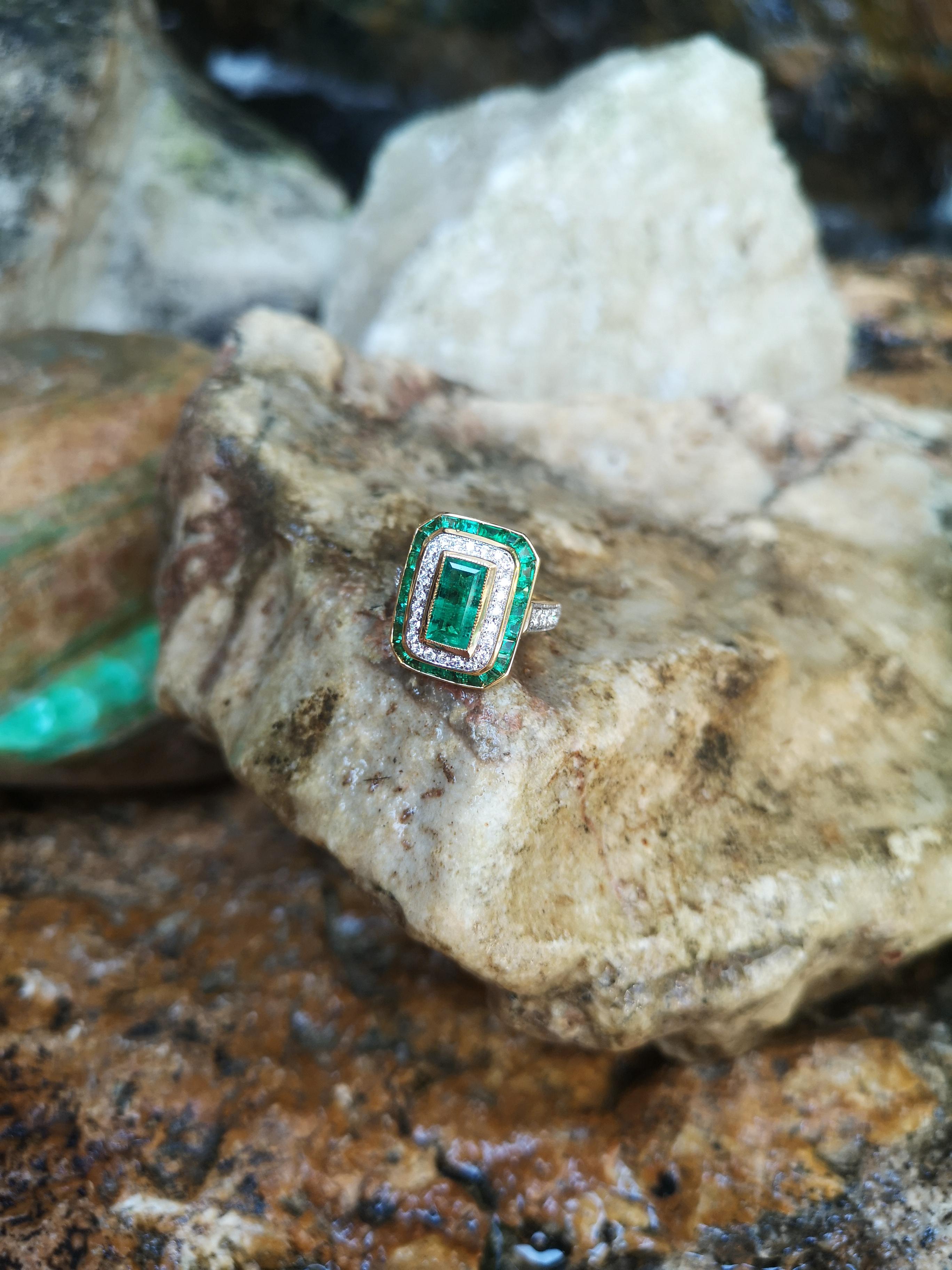 Smaragd mit Diamantring in 18 Karat Goldfassung gefasst im Angebot 1