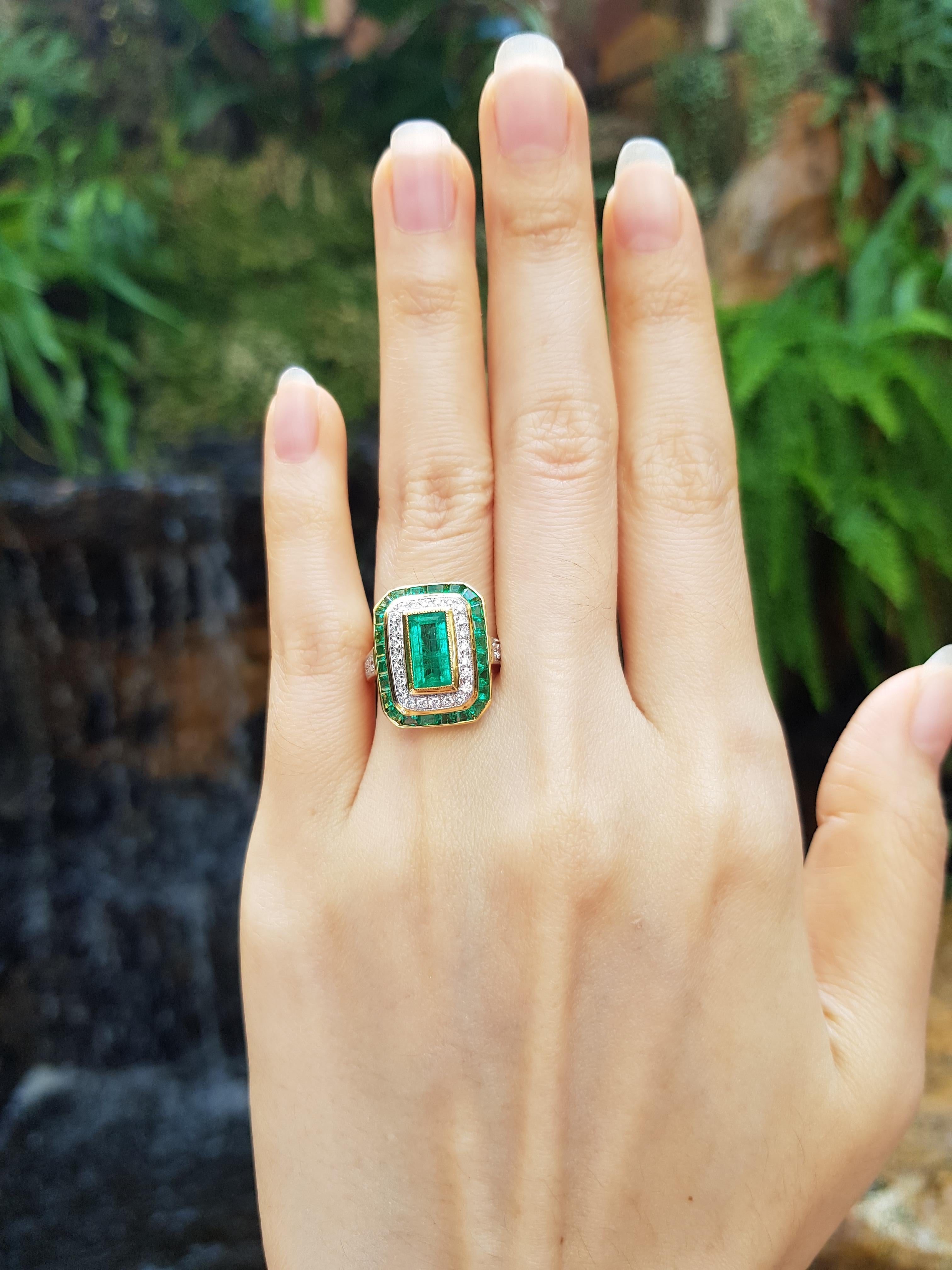 Smaragd mit Diamantring in 18 Karat Goldfassung gefasst im Angebot 4
