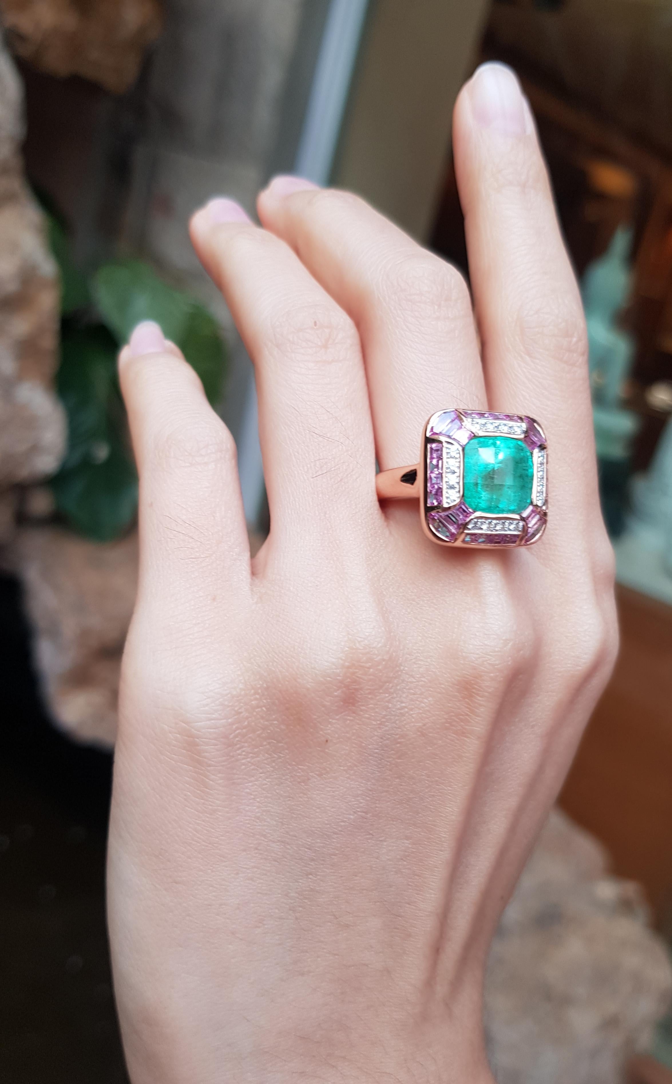 Women's Emerald with Pink Sapphire and Diamond Ring Set 18 Karat Rose Gold Settings For Sale