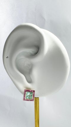 Orecchini con smeraldo e zaffiro rosa incastonati in oro rosa 18K