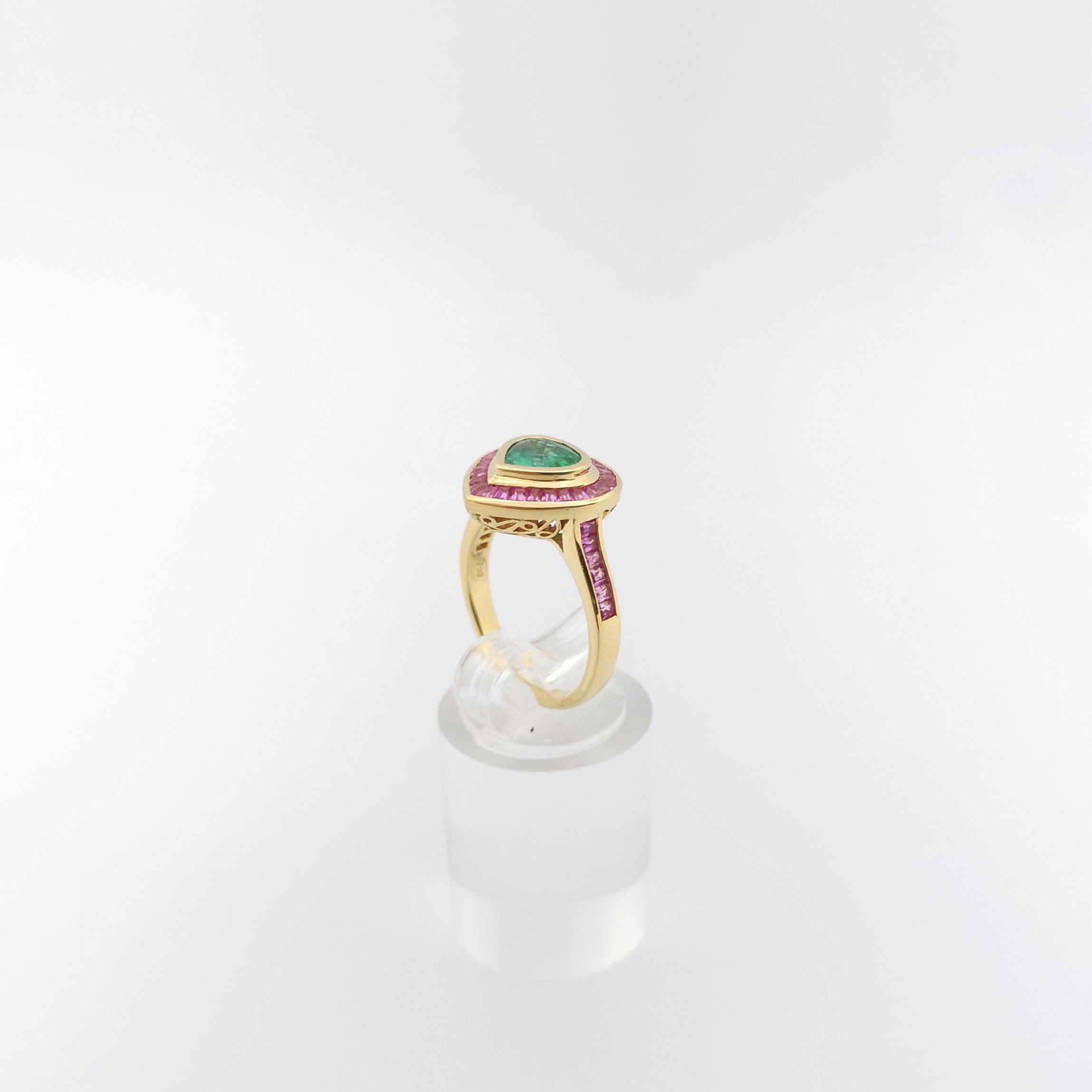 Emerald with Pink Sapphire Ring set in 18K Gold Settings For Sale 4