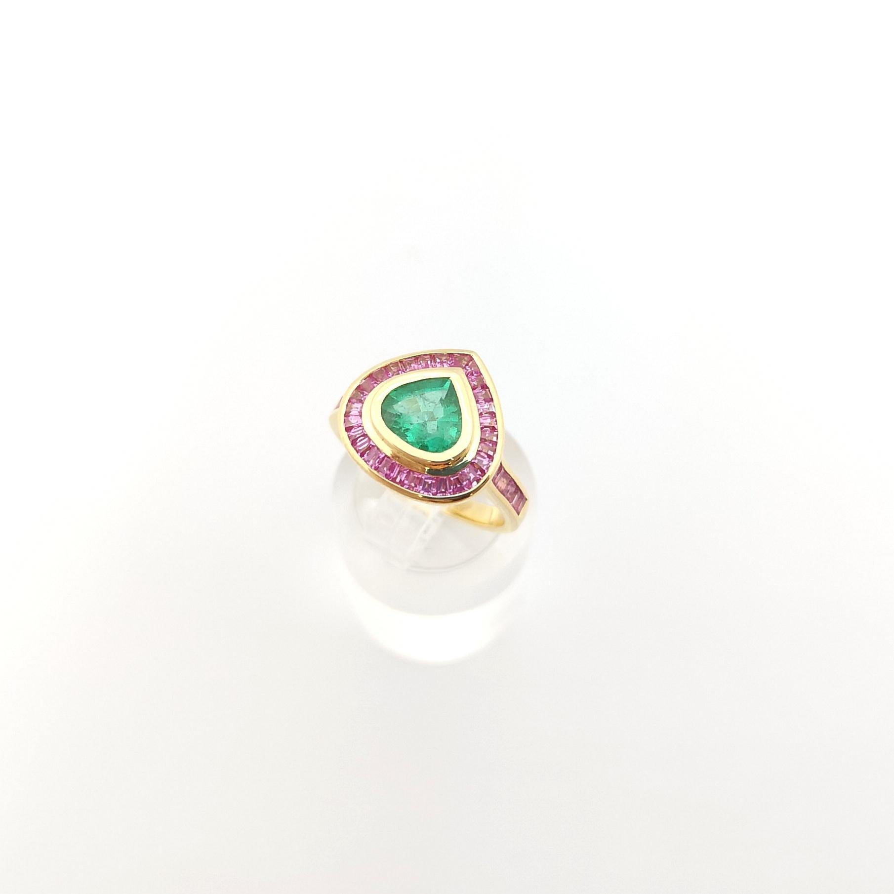 Emerald with Pink Sapphire Ring set in 18K Gold Settings For Sale 7