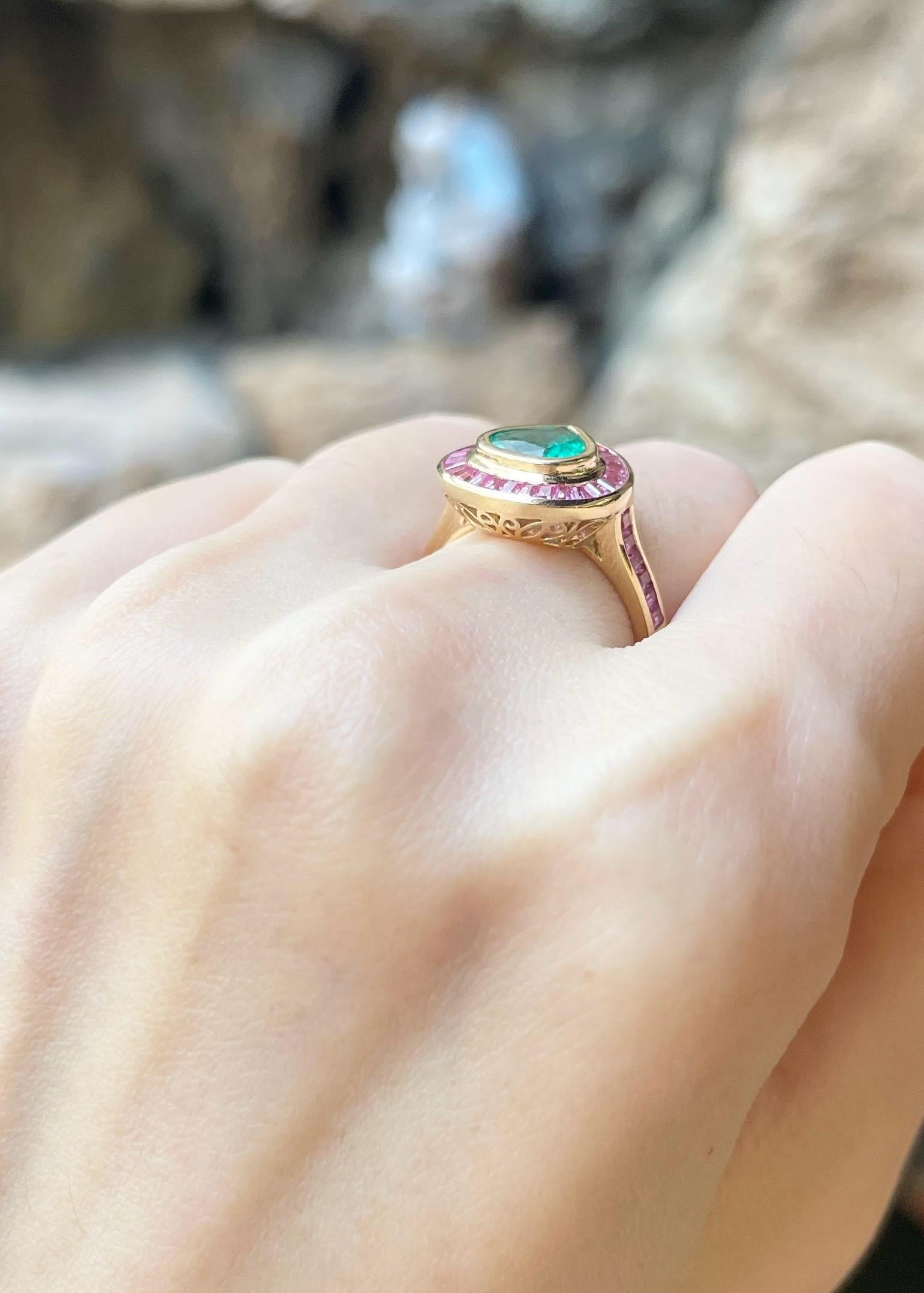 Women's Emerald with Pink Sapphire Ring set in 18K Gold Settings For Sale