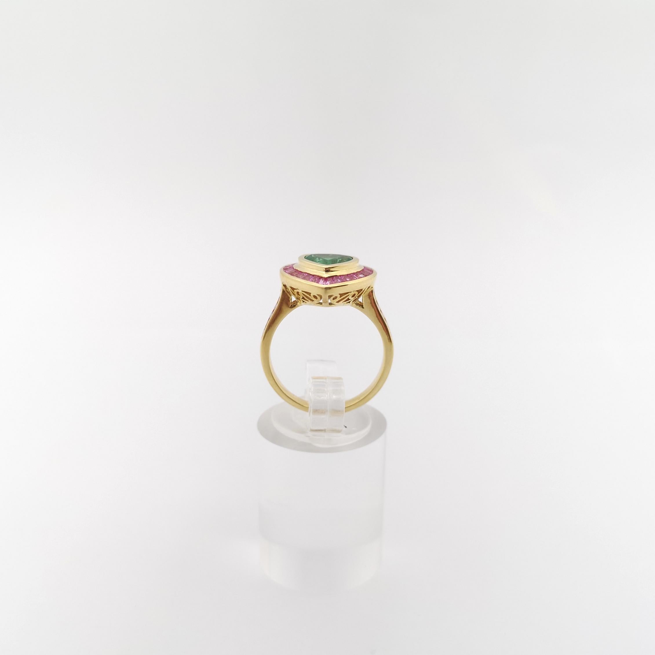 Emerald with Pink Sapphire Ring set in 18K Gold Settings For Sale 2