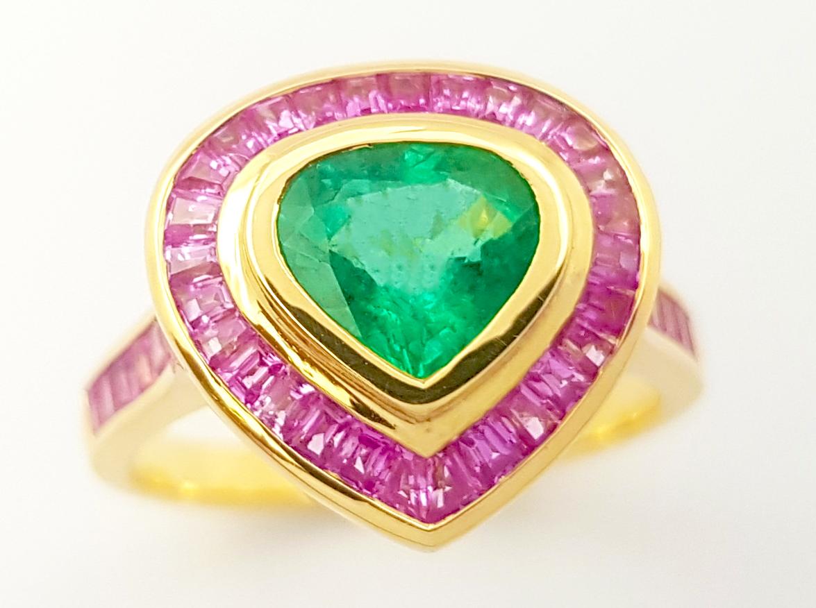 Emerald with Pink Sapphire Ring set in 18K Gold Settings For Sale 3