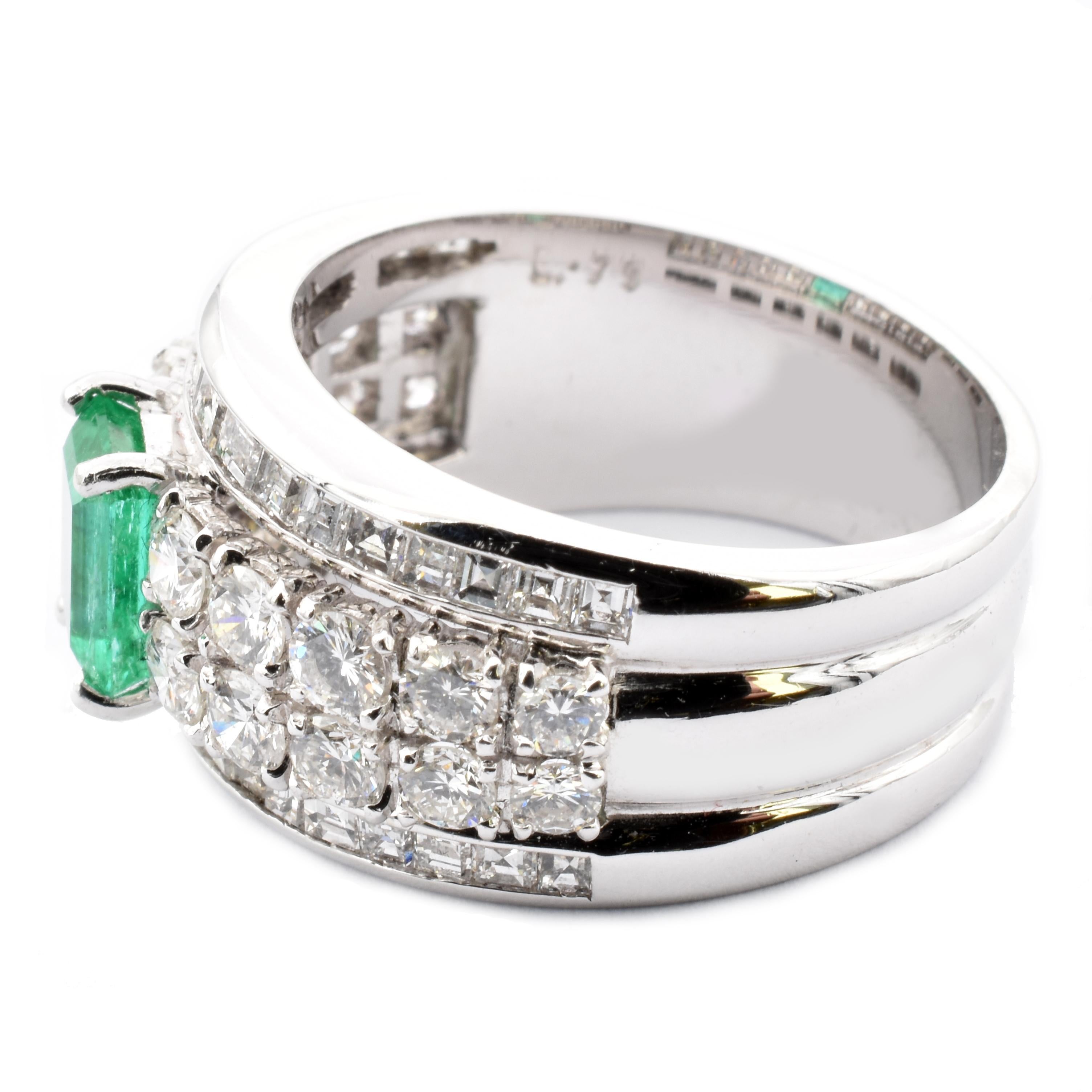 Emerald with Round and Baguette Diamonds White Gold Ring Made in Italy In New Condition For Sale In Valenza, AL