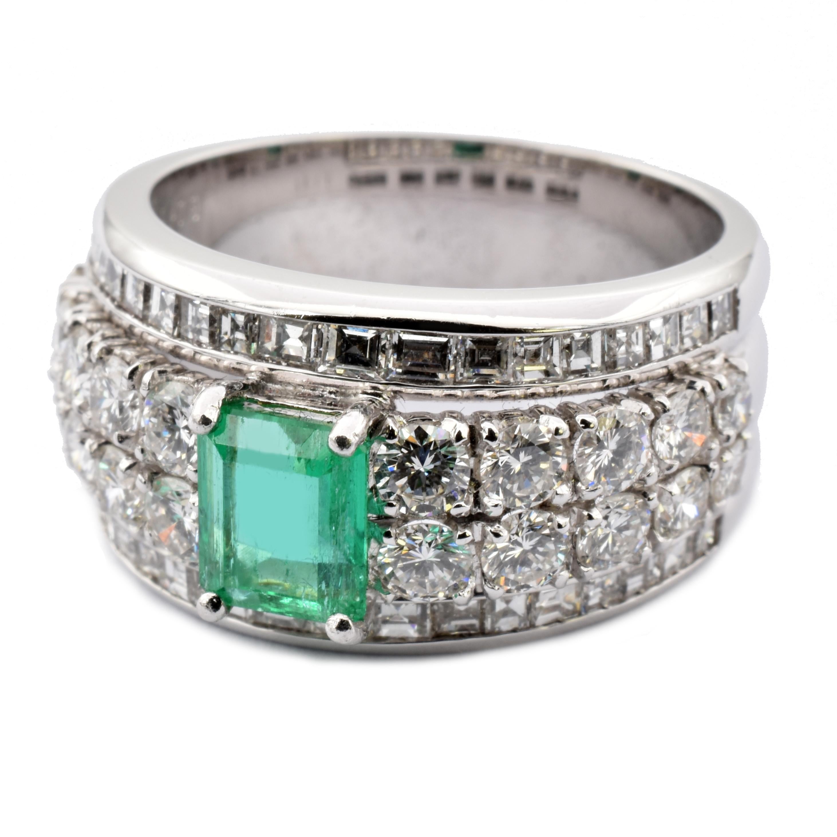 Women's Emerald with Round and Baguette Diamonds White Gold Ring Made in Italy For Sale