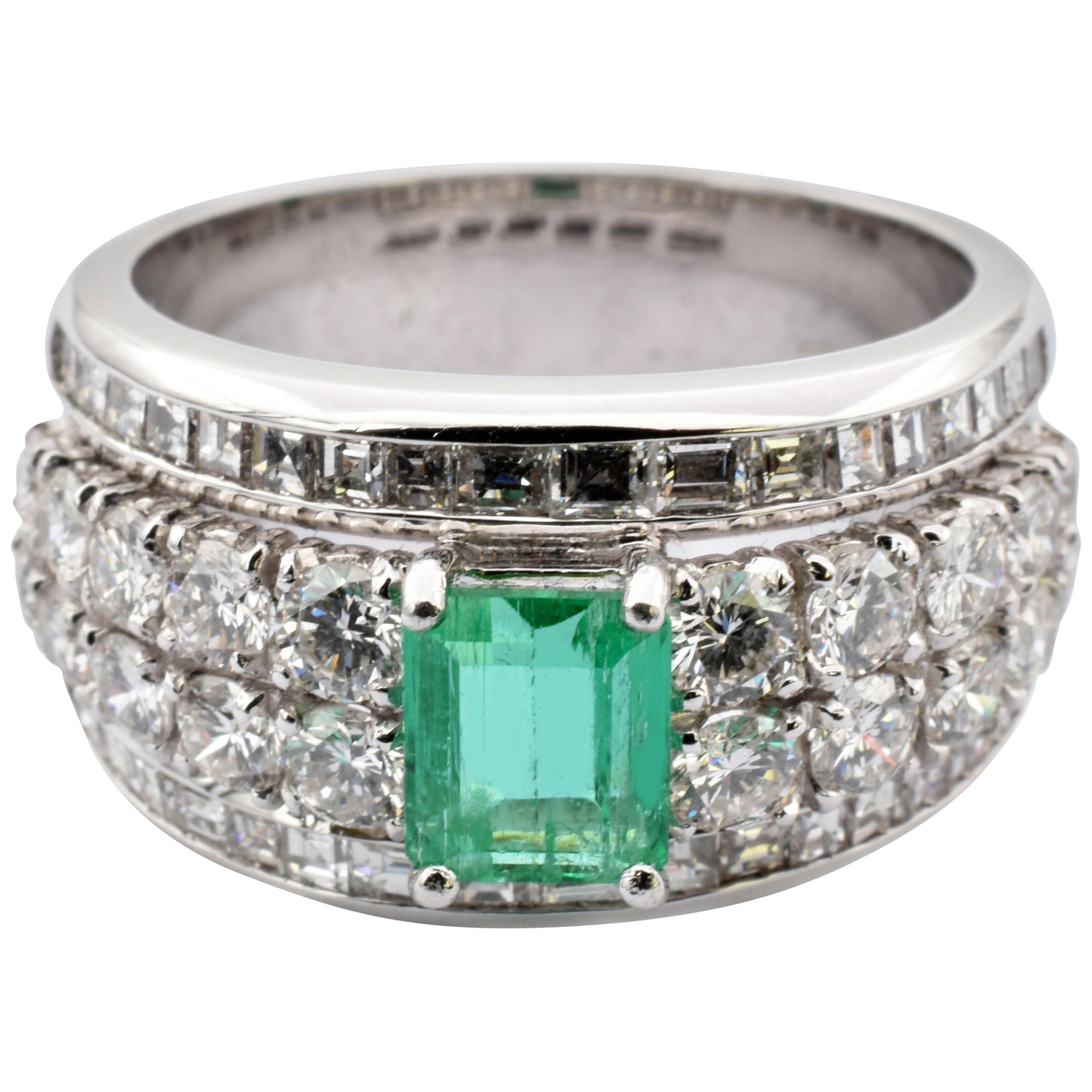 Emerald with Round and Baguette Diamonds White Gold Ring Made in Italy For Sale