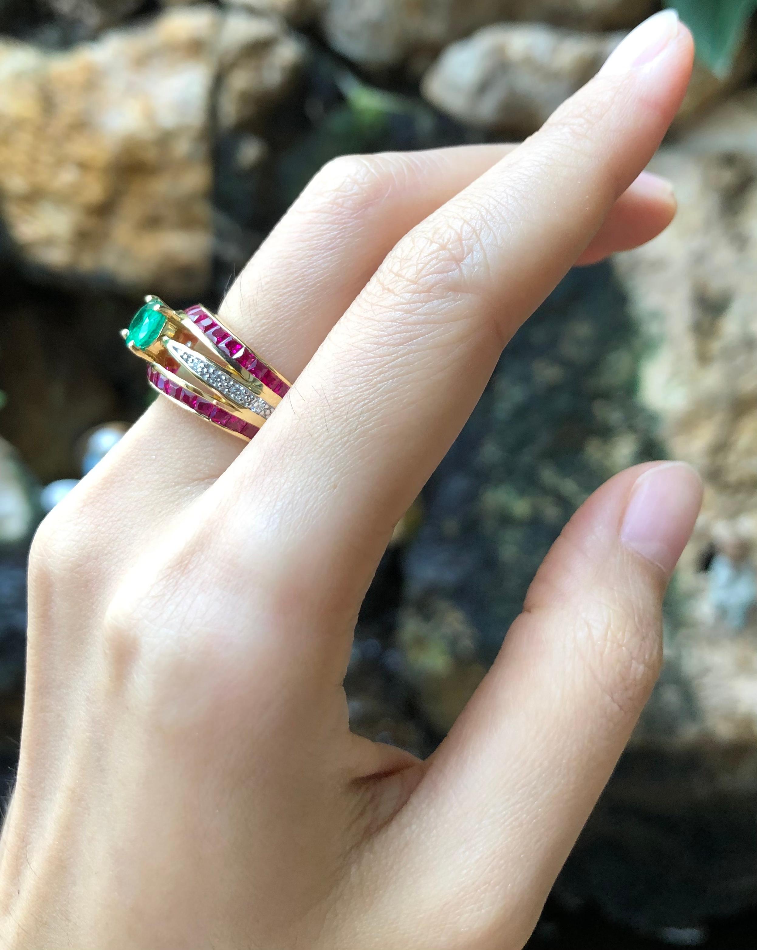 Contemporary Emerald with Ruby and Diamond Ring Set in 18 Karat Gold Settings For Sale