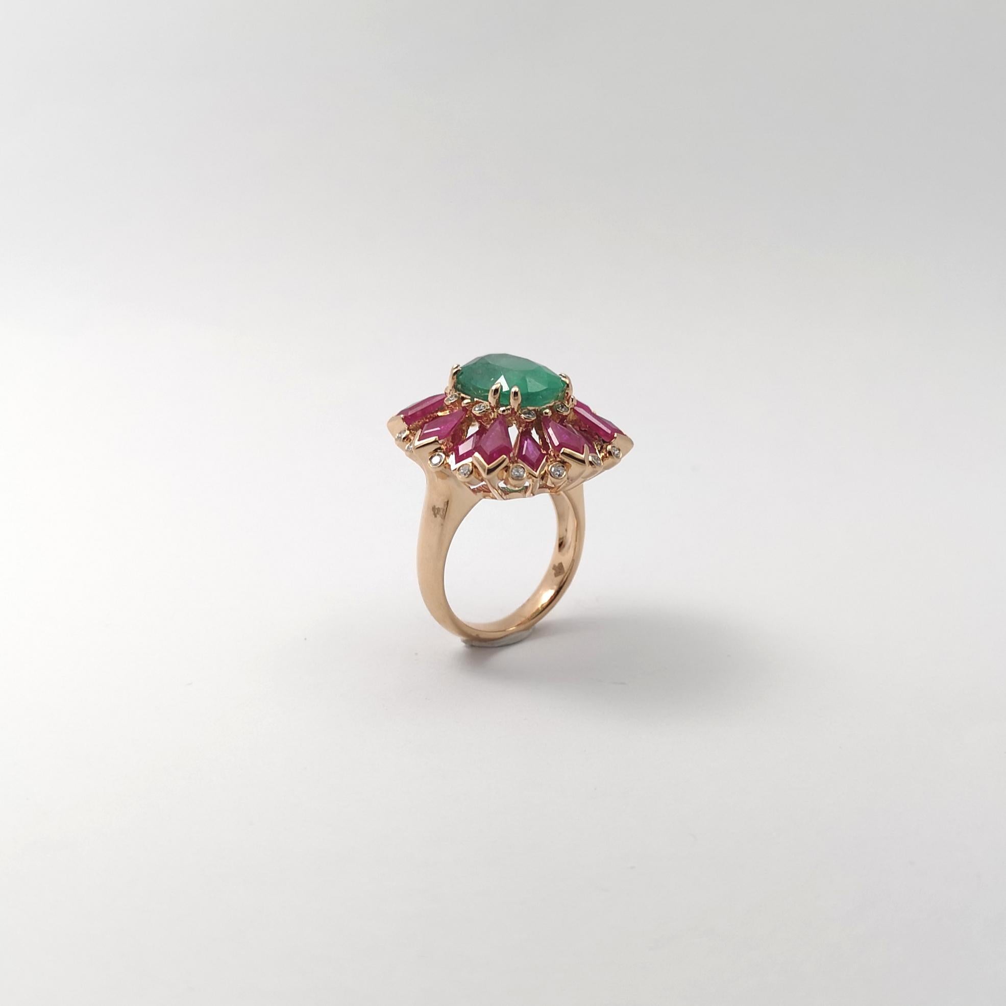 Anello con smeraldo, rubino e diamante incastonato in oro rosa 18 carati in vendita 4