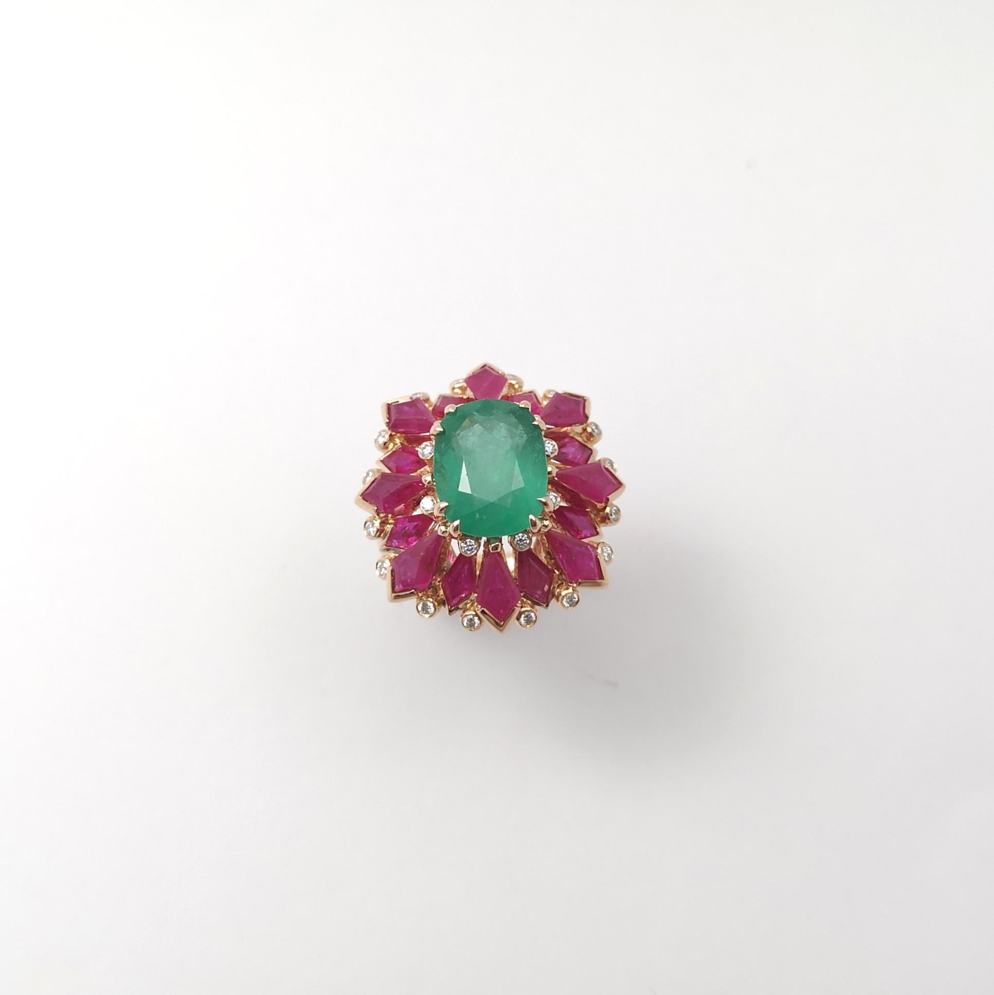 Anello con smeraldo, rubino e diamante incastonato in oro rosa 18 carati in vendita 5