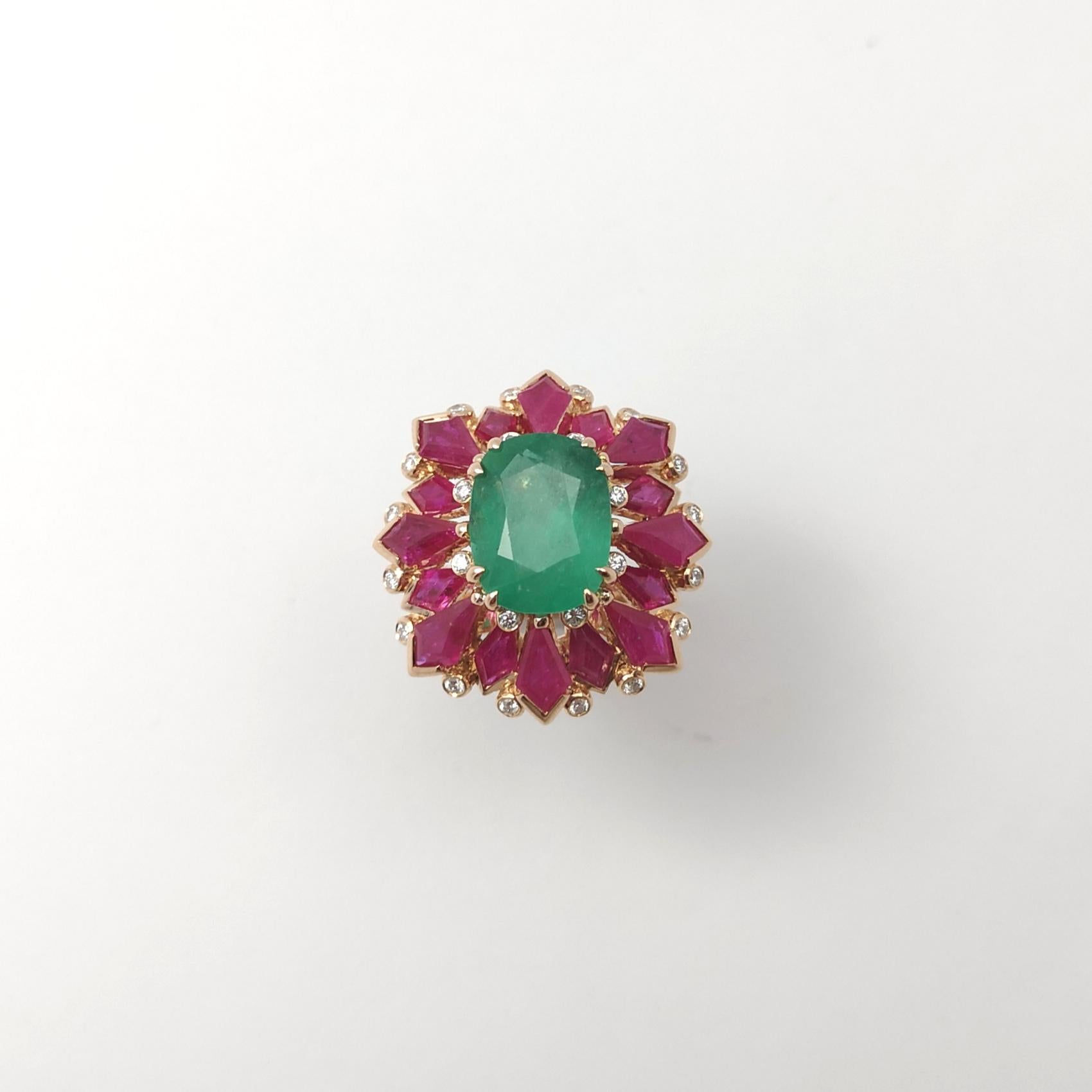 Anello con smeraldo, rubino e diamante incastonato in oro rosa 18 carati in vendita 6