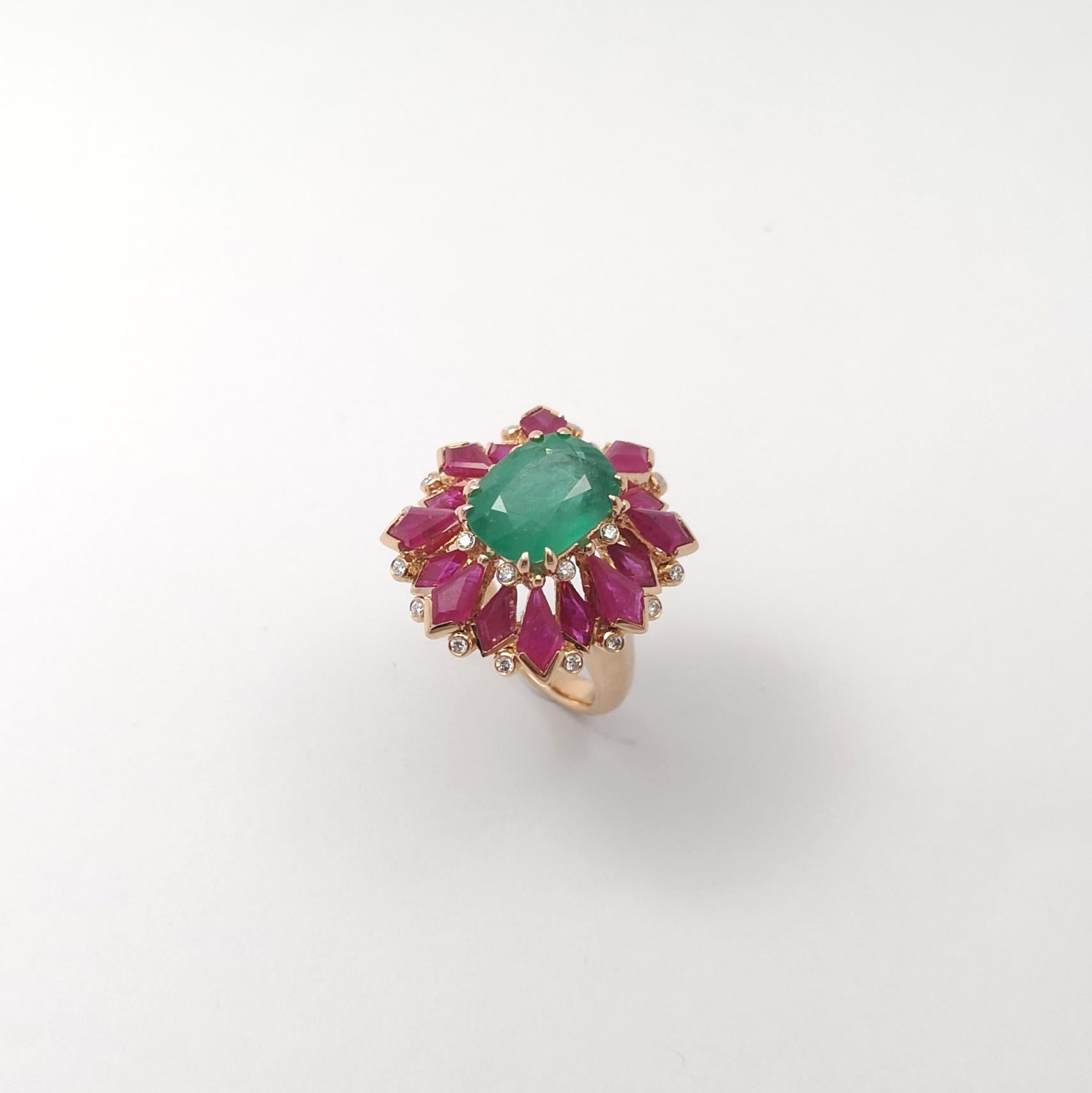 Anello con smeraldo, rubino e diamante incastonato in oro rosa 18 carati in vendita 7
