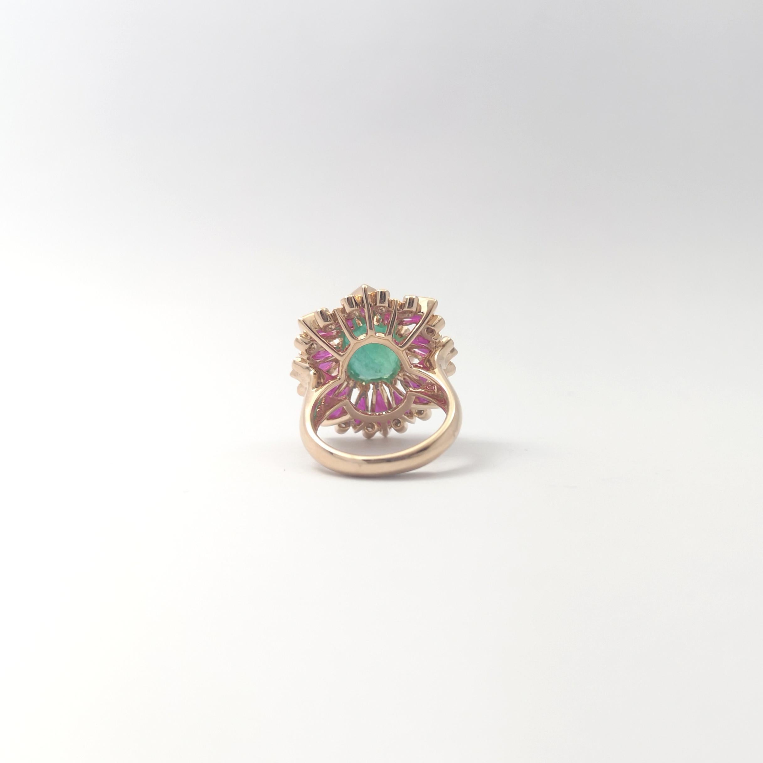 Anello con smeraldo, rubino e diamante incastonato in oro rosa 18 carati in vendita 2