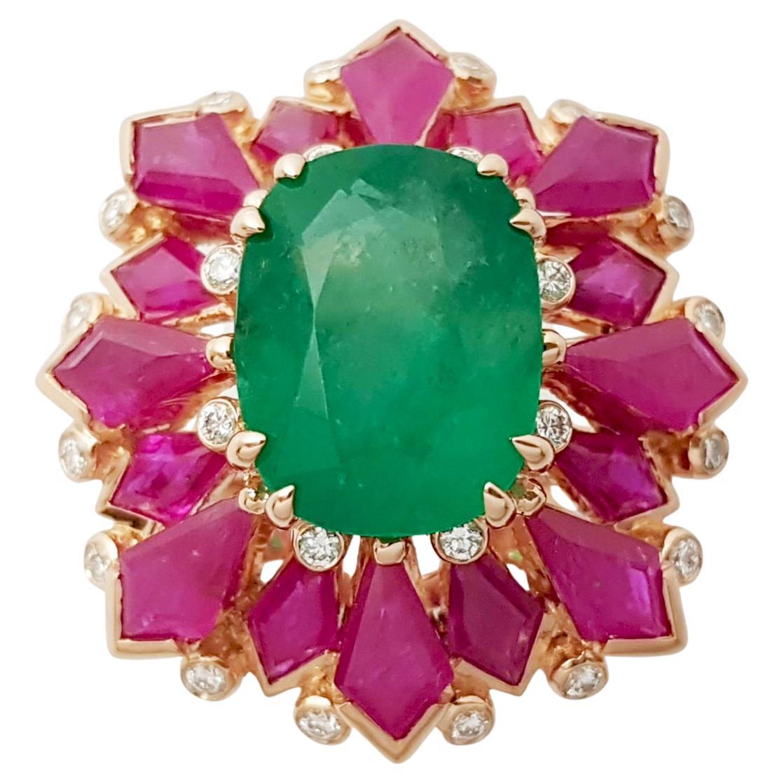 Anello con smeraldo, rubino e diamante incastonato in oro rosa 18 carati