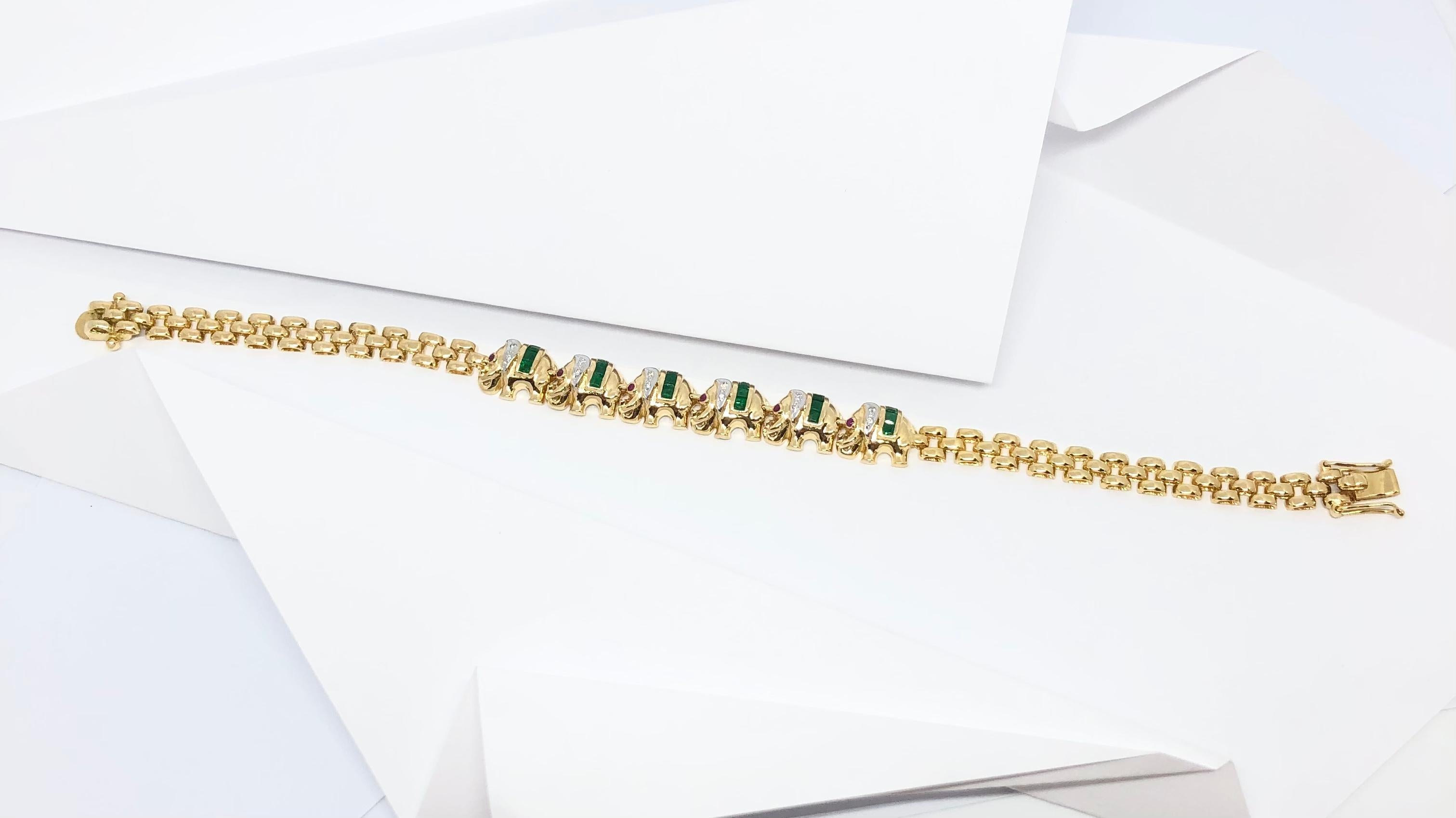 Emerald with Ruby Elephant Bracelet Set in 18 Karat Gold Settings For Sale 4