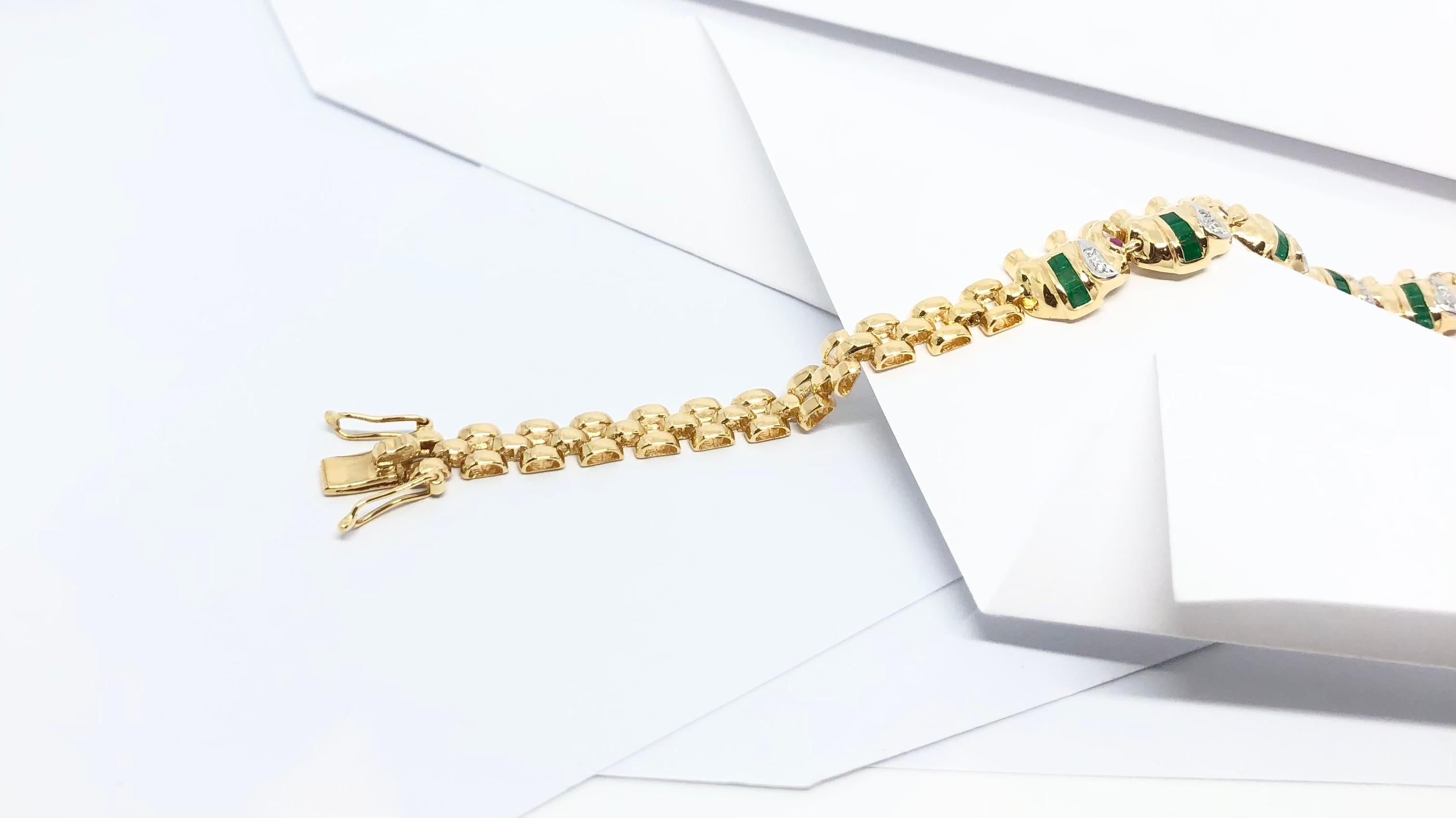 Emerald with Ruby Elephant Bracelet Set in 18 Karat Gold Settings For Sale 8