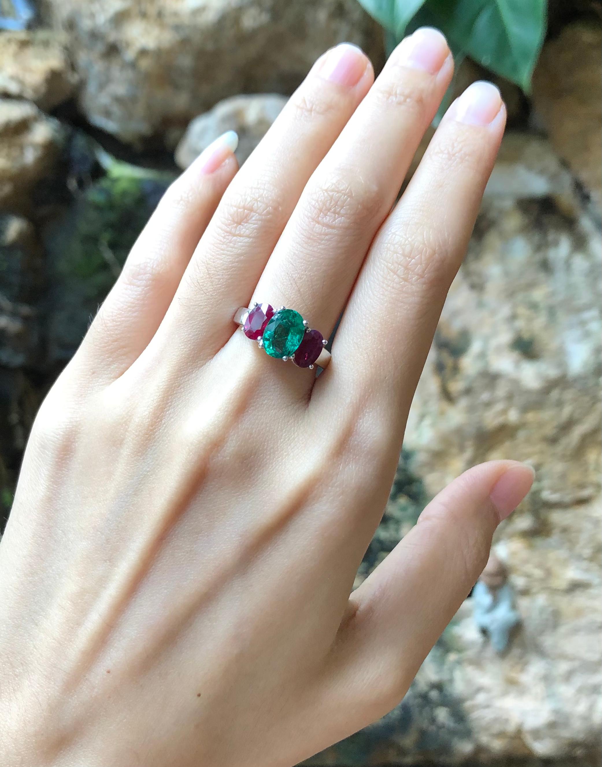 Emerald with Ruby Ring Set in 18 Karat White Gold Settings For Sale 2