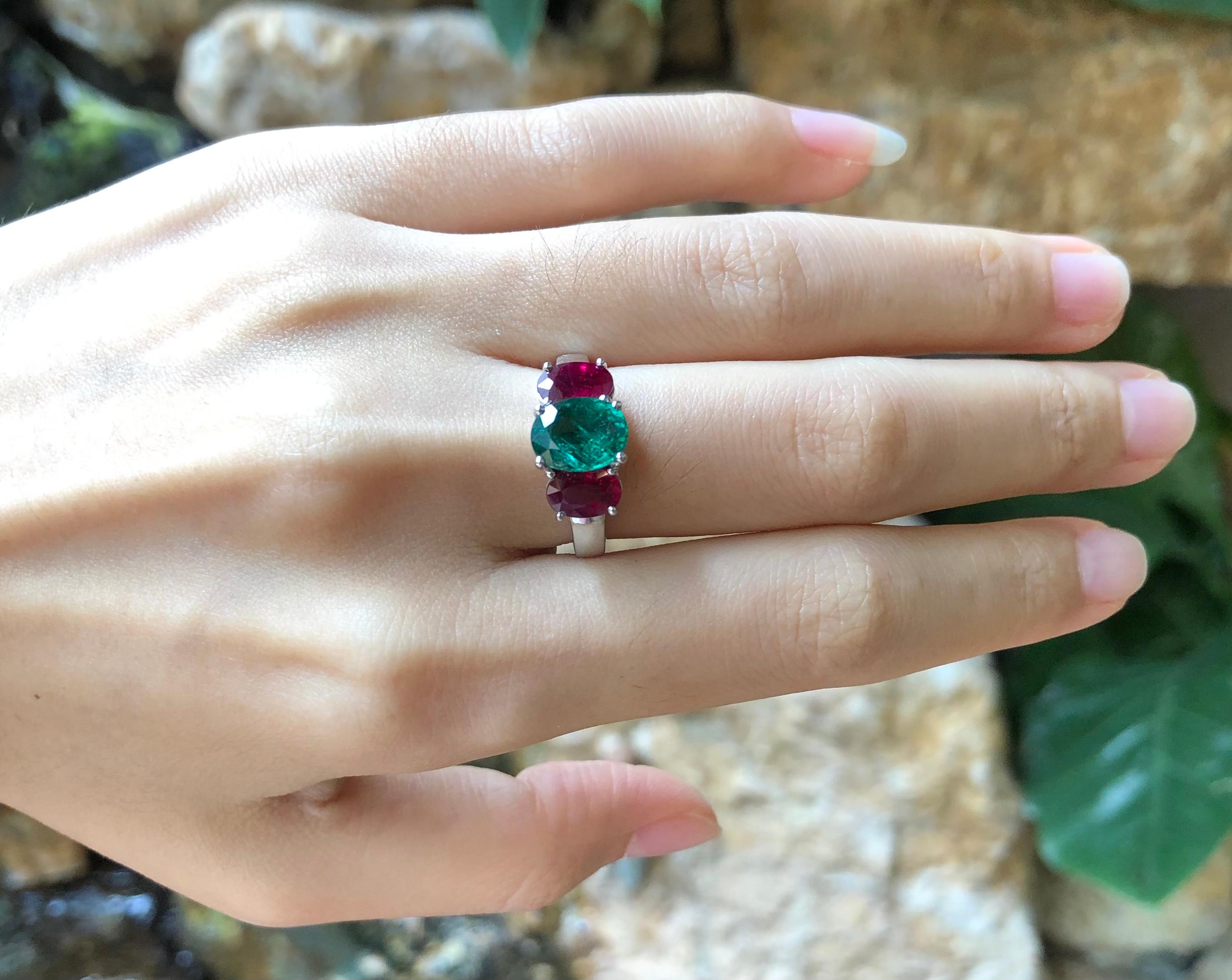Emerald with Ruby Ring Set in 18 Karat White Gold Settings For Sale 3