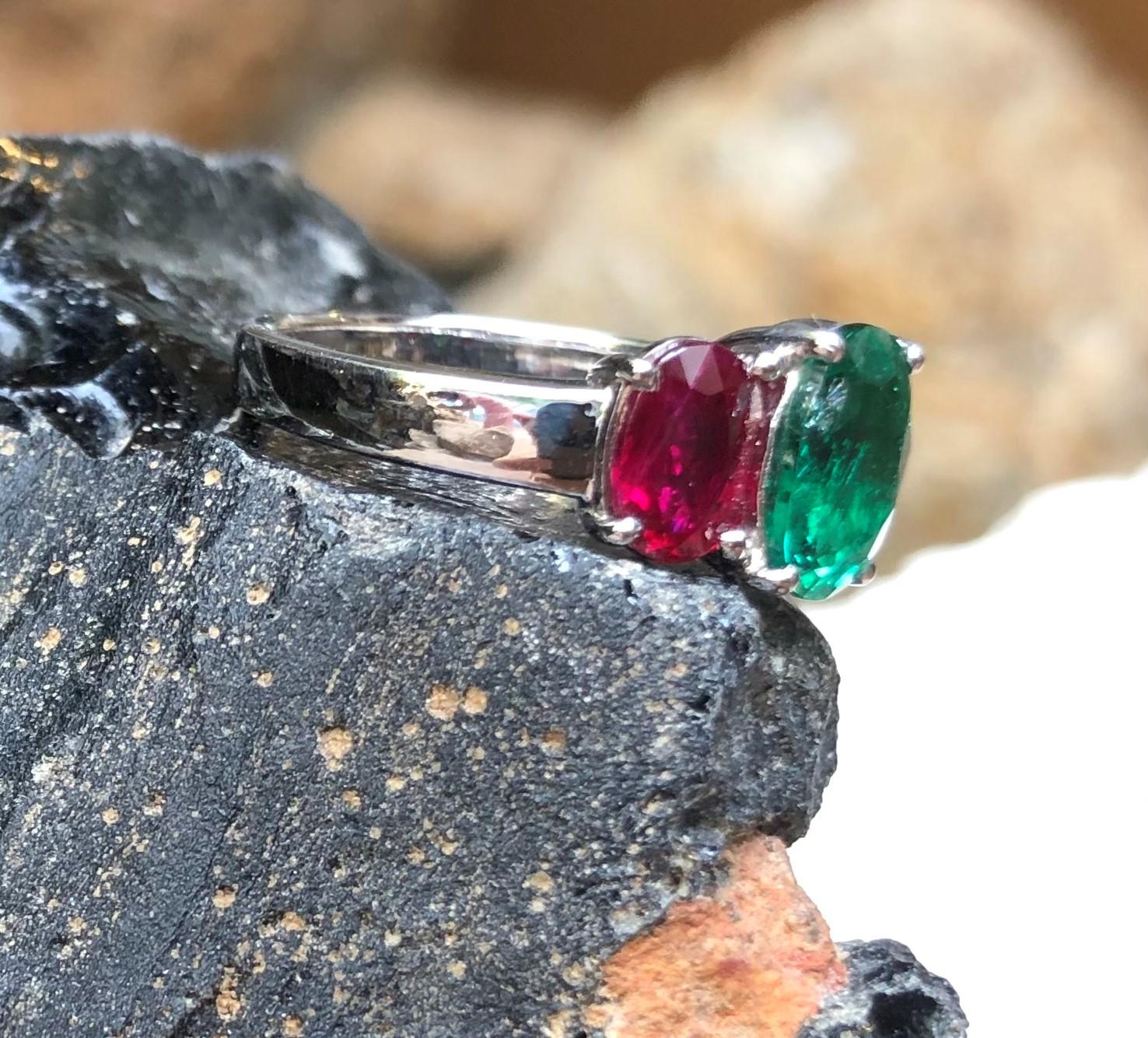 Emerald with Ruby Ring Set in 18 Karat White Gold Settings For Sale 5