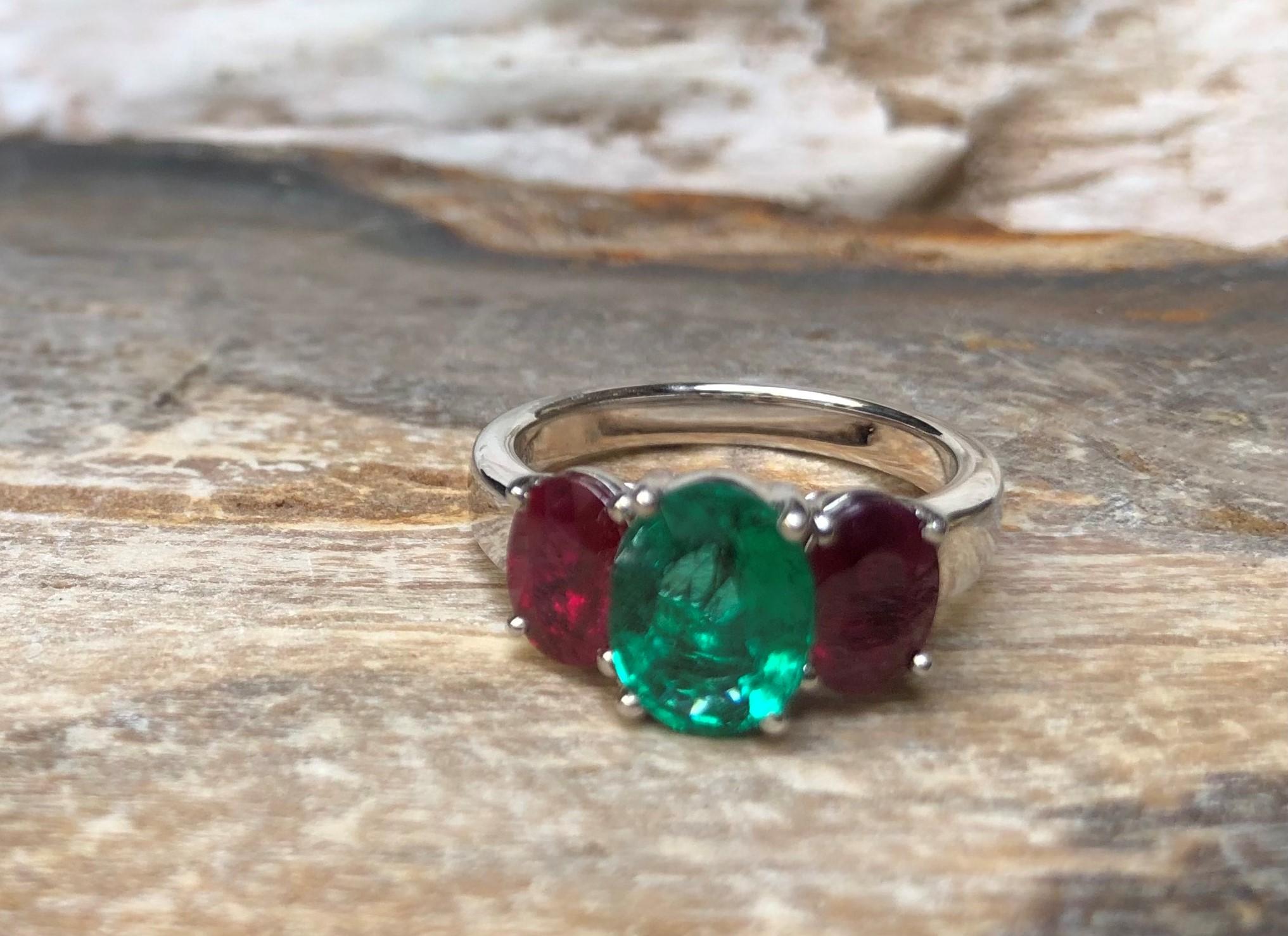 Emerald with Ruby Ring Set in 18 Karat White Gold Settings For Sale 7
