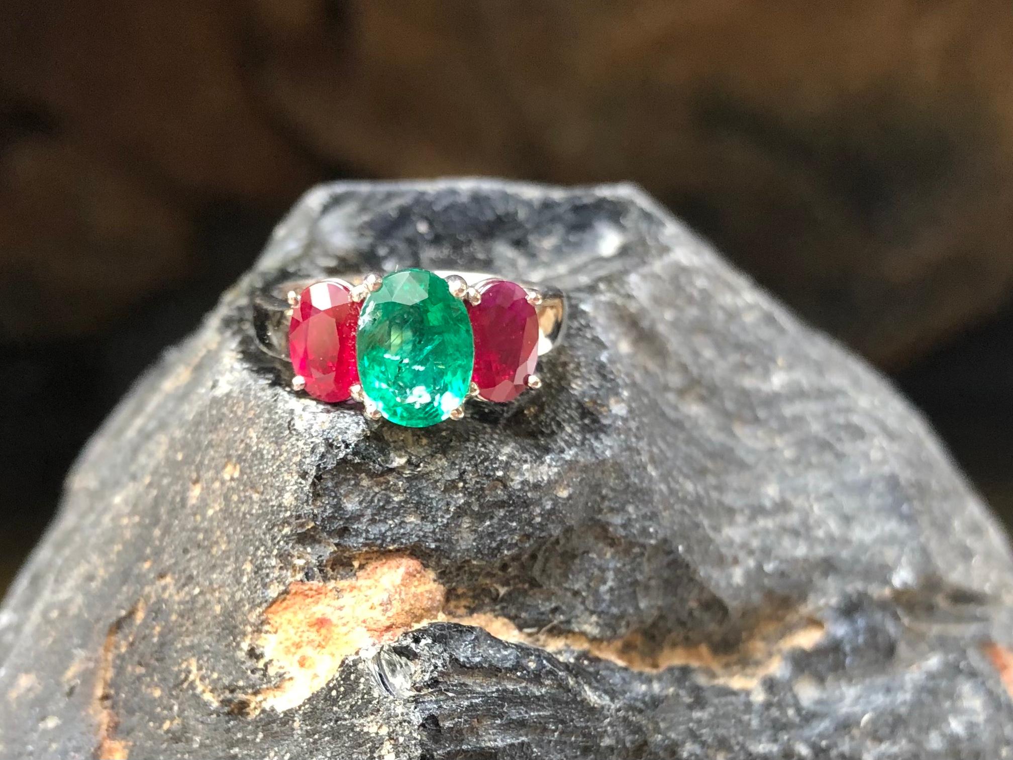 Emerald with Ruby Ring Set in 18 Karat White Gold Settings For Sale 8