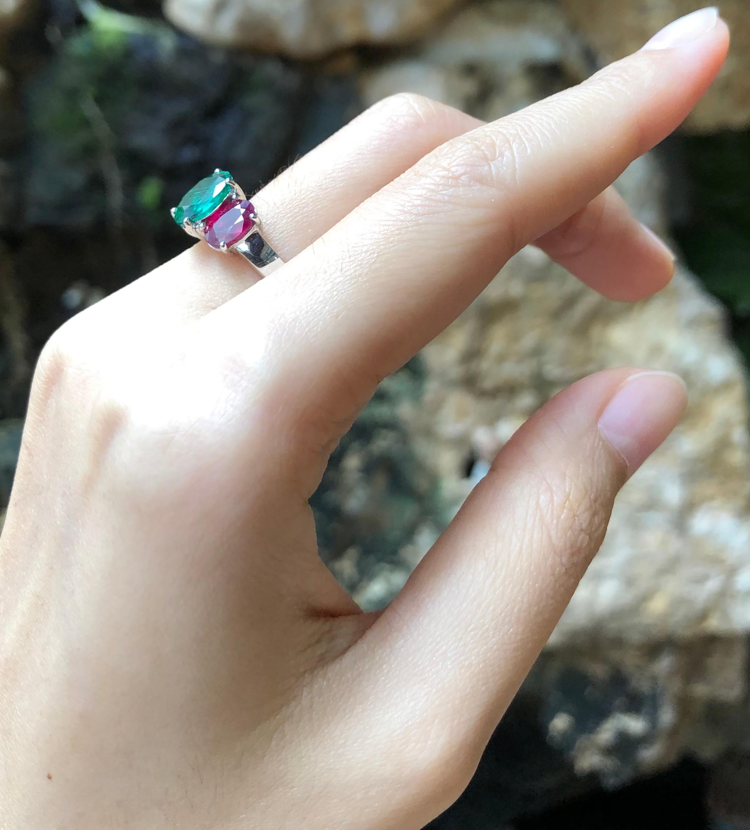 Contemporary Emerald with Ruby Ring Set in 18 Karat White Gold Settings For Sale
