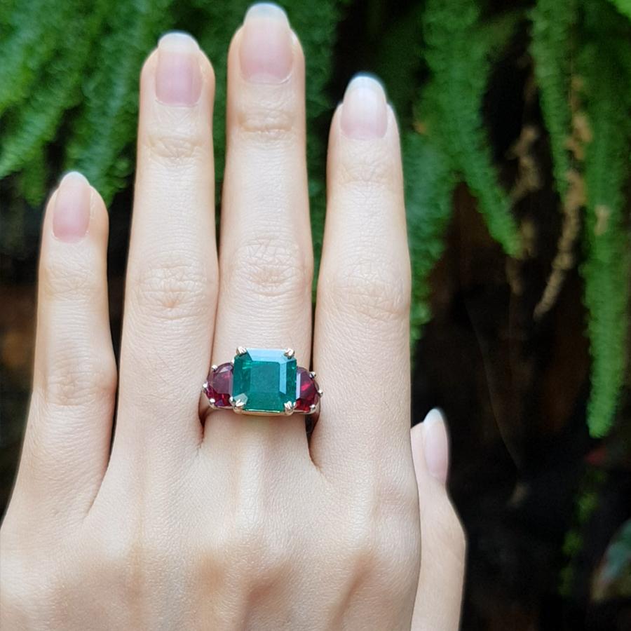 Emerald 2.85 carats with Ruby 2.09 carats Ring set in Platinum 950 settings 

Width: 2.0 cm
Length: 1.1 cm 
Ring Size: 57

