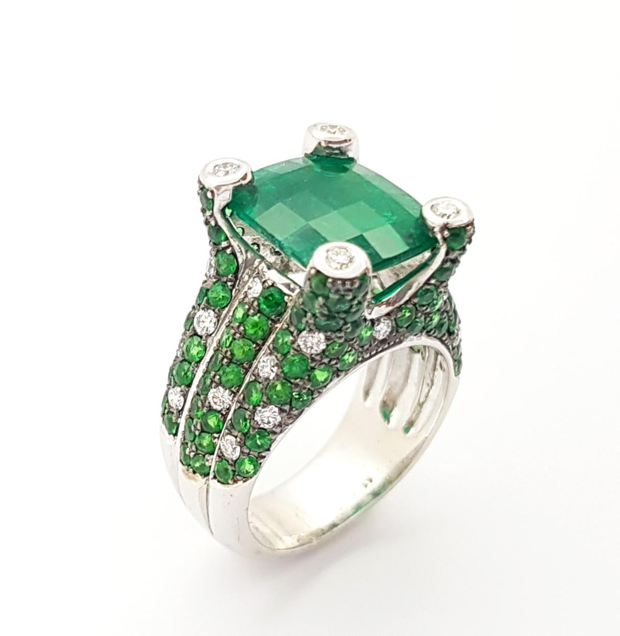 Ring mit Smaragd mit Tsavorit und Diamant in 18 Karat Weißgold Fassungen im Angebot 8