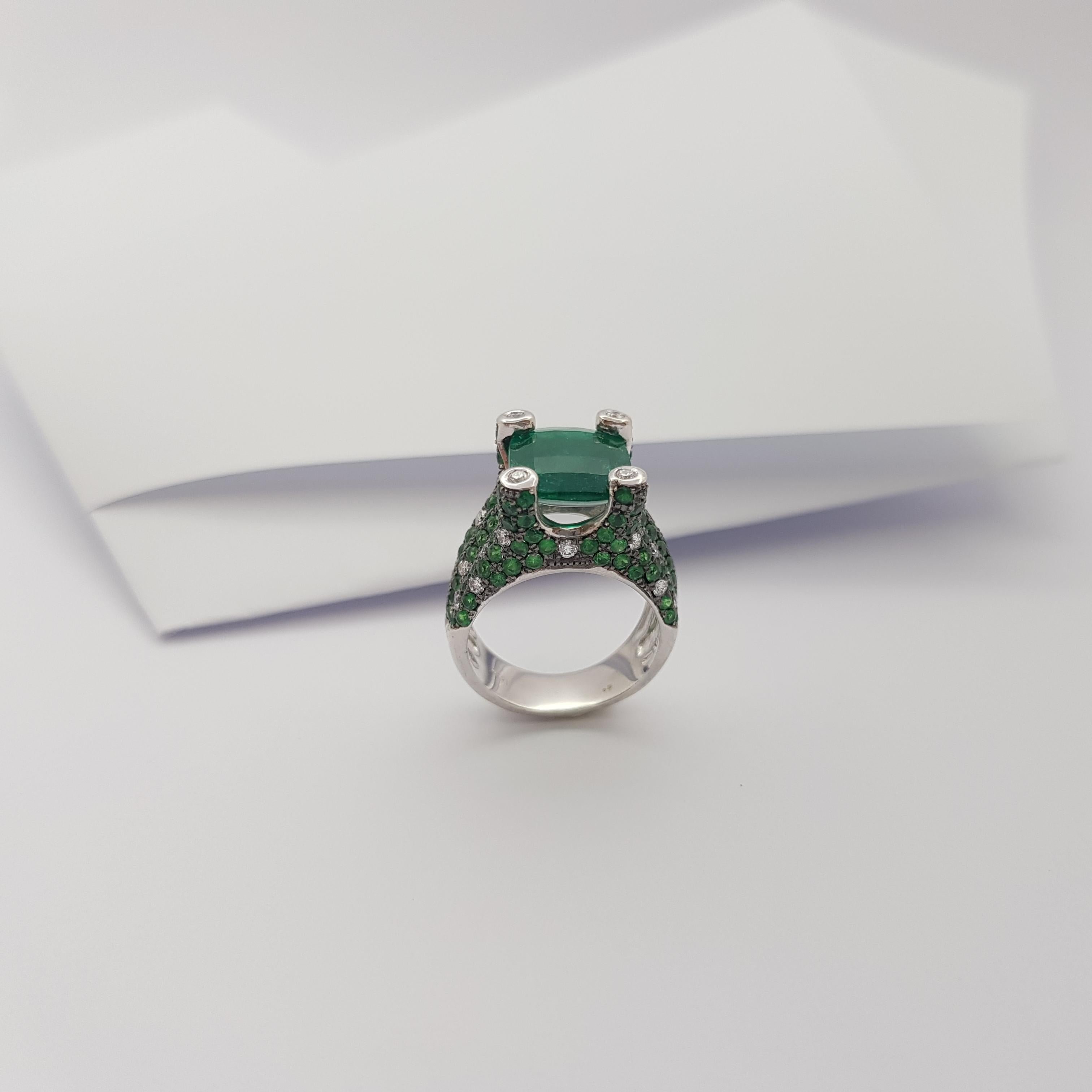 Ring mit Smaragd mit Tsavorit und Diamant in 18 Karat Weißgold Fassungen im Angebot 3
