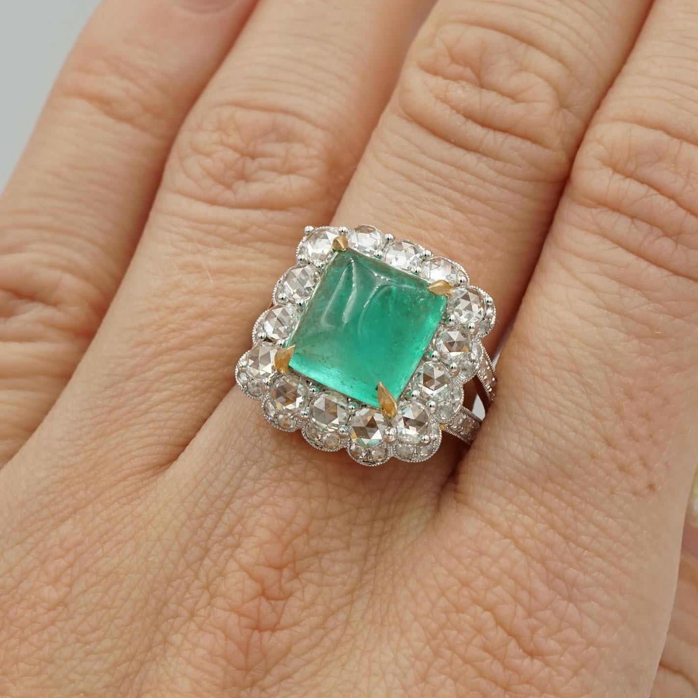 Sugarloaf Cabochon Emerald with white rosecut Diamond 18ky Gold Ring For Sale