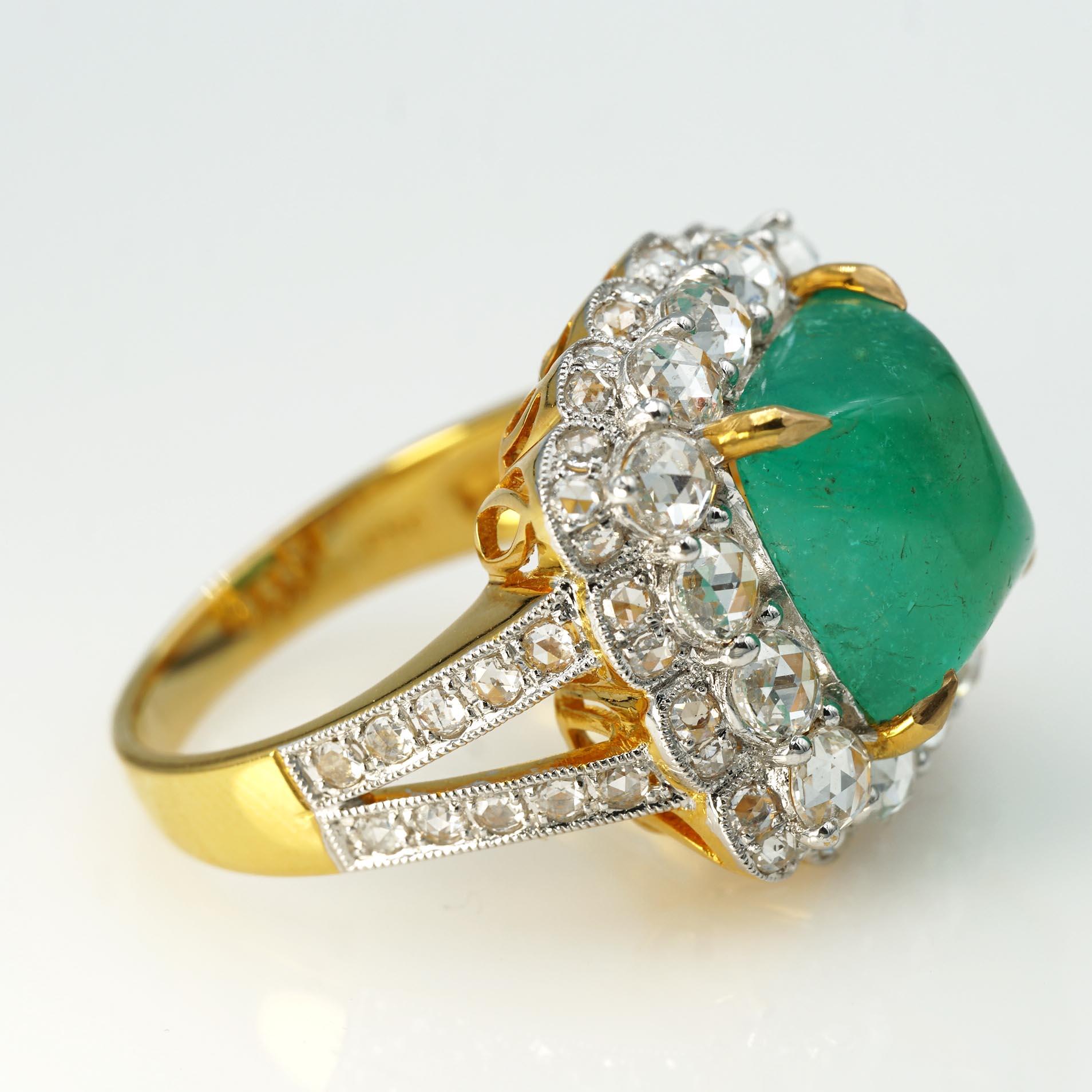 Smaragd mit weißem Diamantring aus 18 Karat Roségold mit Rosenschliff (Kegel-Cabochon) im Angebot