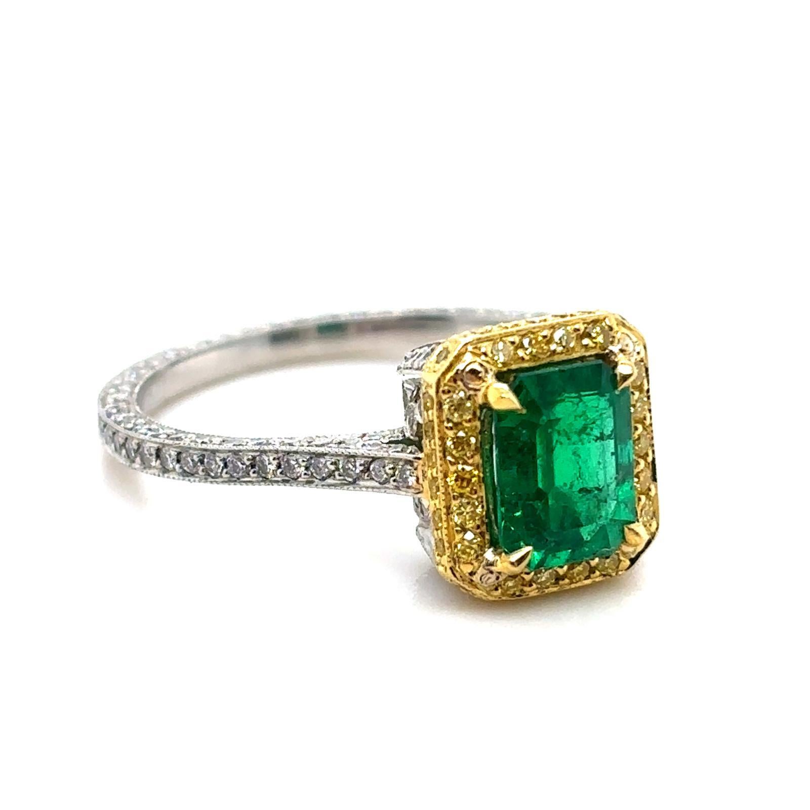 Smaragd Gelber Diamant Cluster Platin Ring (Moderne) im Angebot