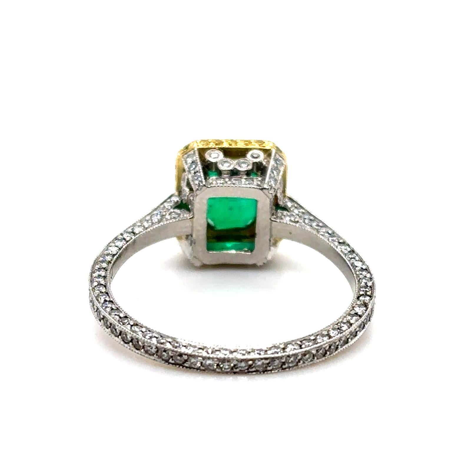 Smaragd Gelber Diamant Cluster Platin Ring im Angebot 1