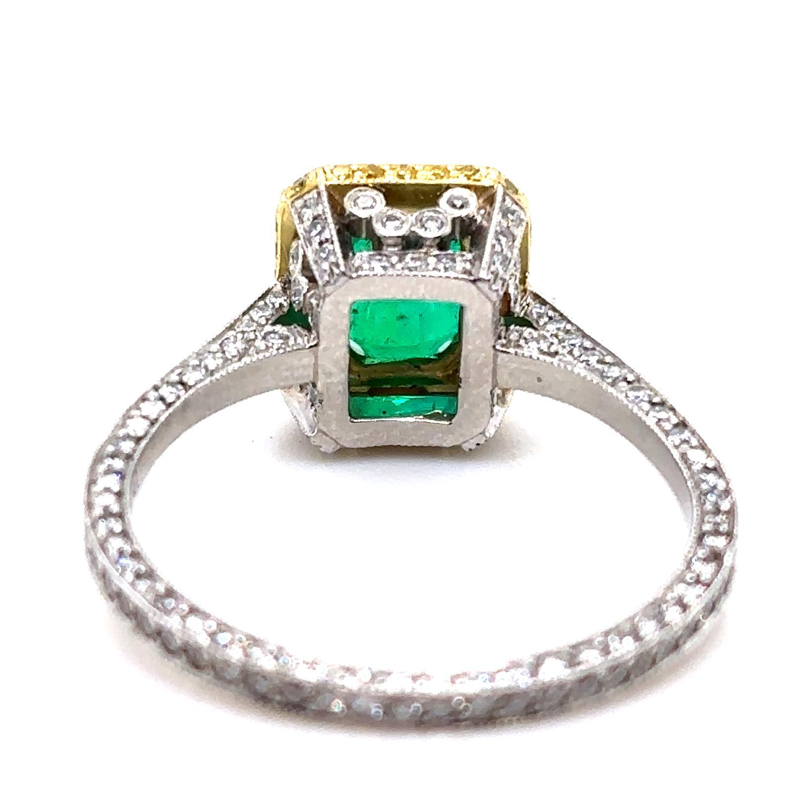Smaragd Gelber Diamant Cluster Platin Ring im Angebot 2