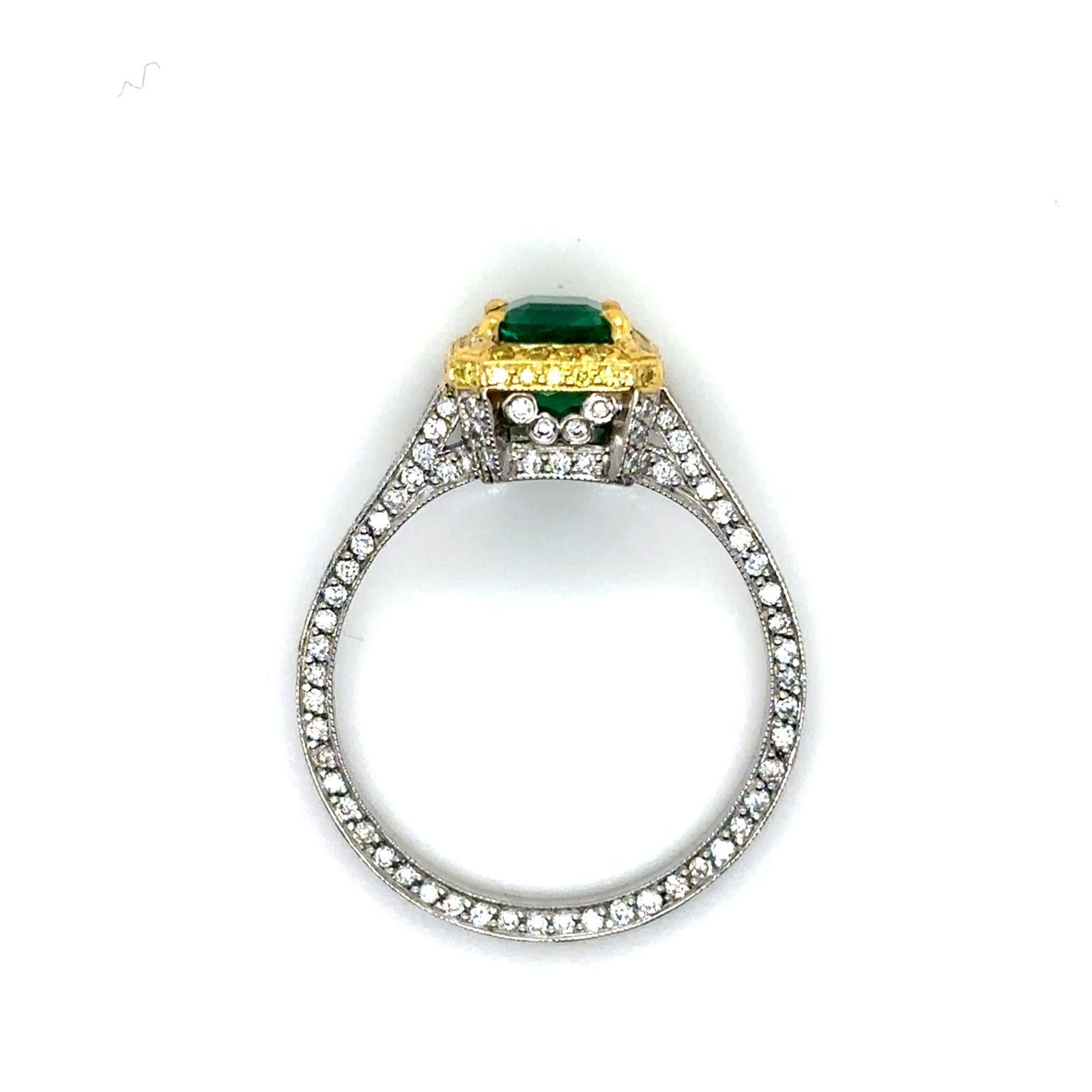 Smaragd Gelber Diamant Cluster Platin Ring im Angebot 3