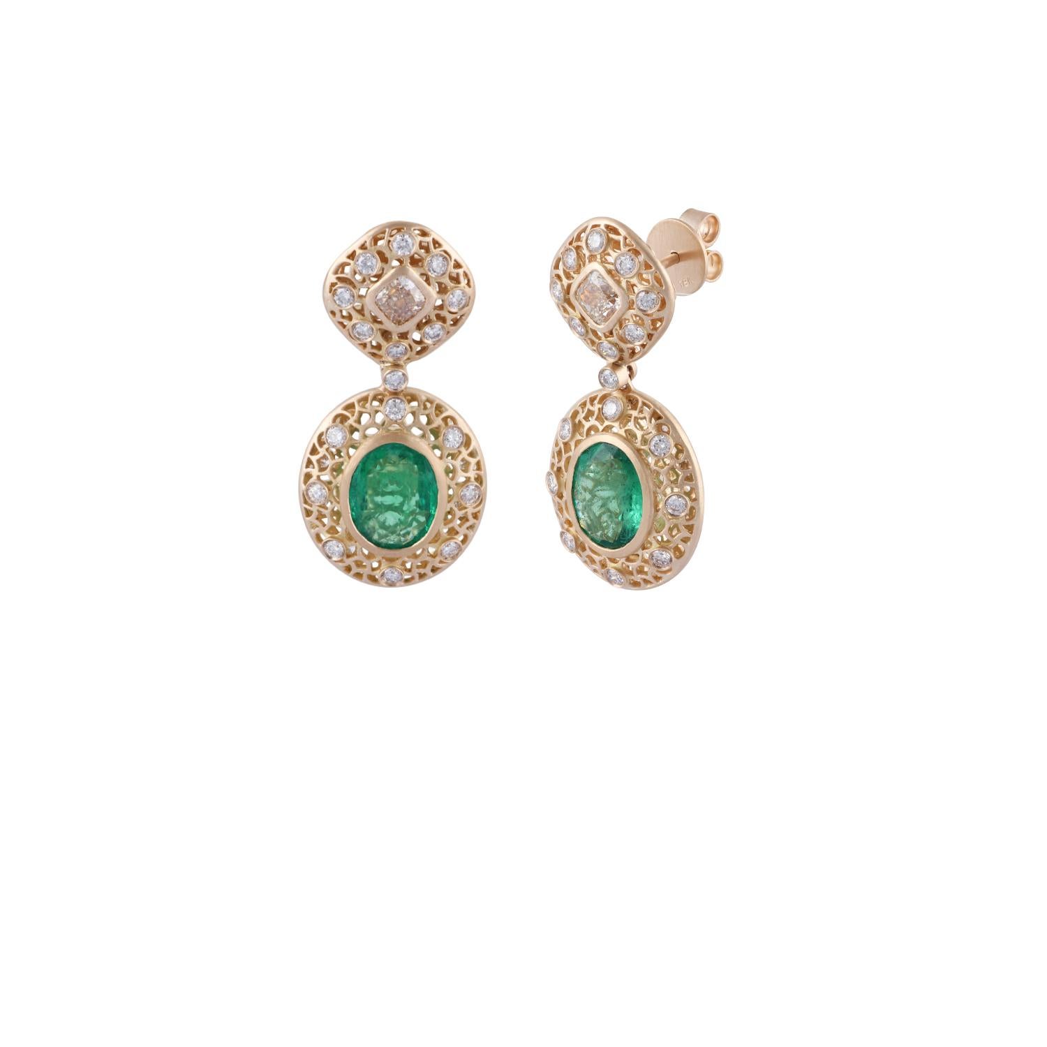 Oval Shaped Emerald - 3.85 Carats
Cushion Shaped Yellow Diamond - 1.05 Carats
Round Shaped Diamond - 2.08 Carat
Yellow Gold 18Kt. - 10.40 Grams