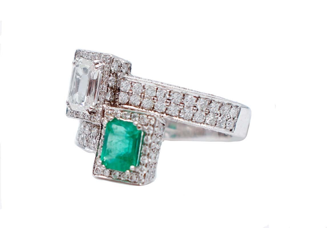 Elegant contrarié ring in 14 karat white gold structure mounted with a diamond and an emerald surrounded by white diamonds.
This ring was totally handmade by Italian master goldsmiths and it is in perfect conditions.
Diamonds 2.54 ct
Central Diamond