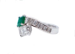 Emerald, Diamonds, 18 Karat White Gold Contrarié Ring