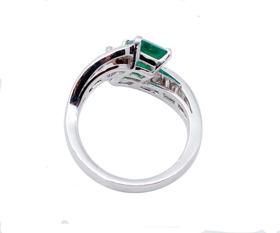 Retro Emerald, Diamonds, 18 Karat White Gold Contrarié Ring For Sale
