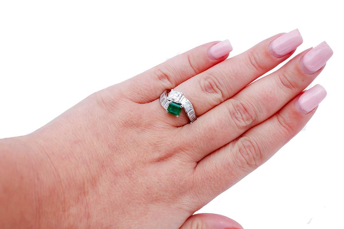 Mixed Cut Emerald, Diamonds, 18 Karat White Gold Contrarié Ring For Sale