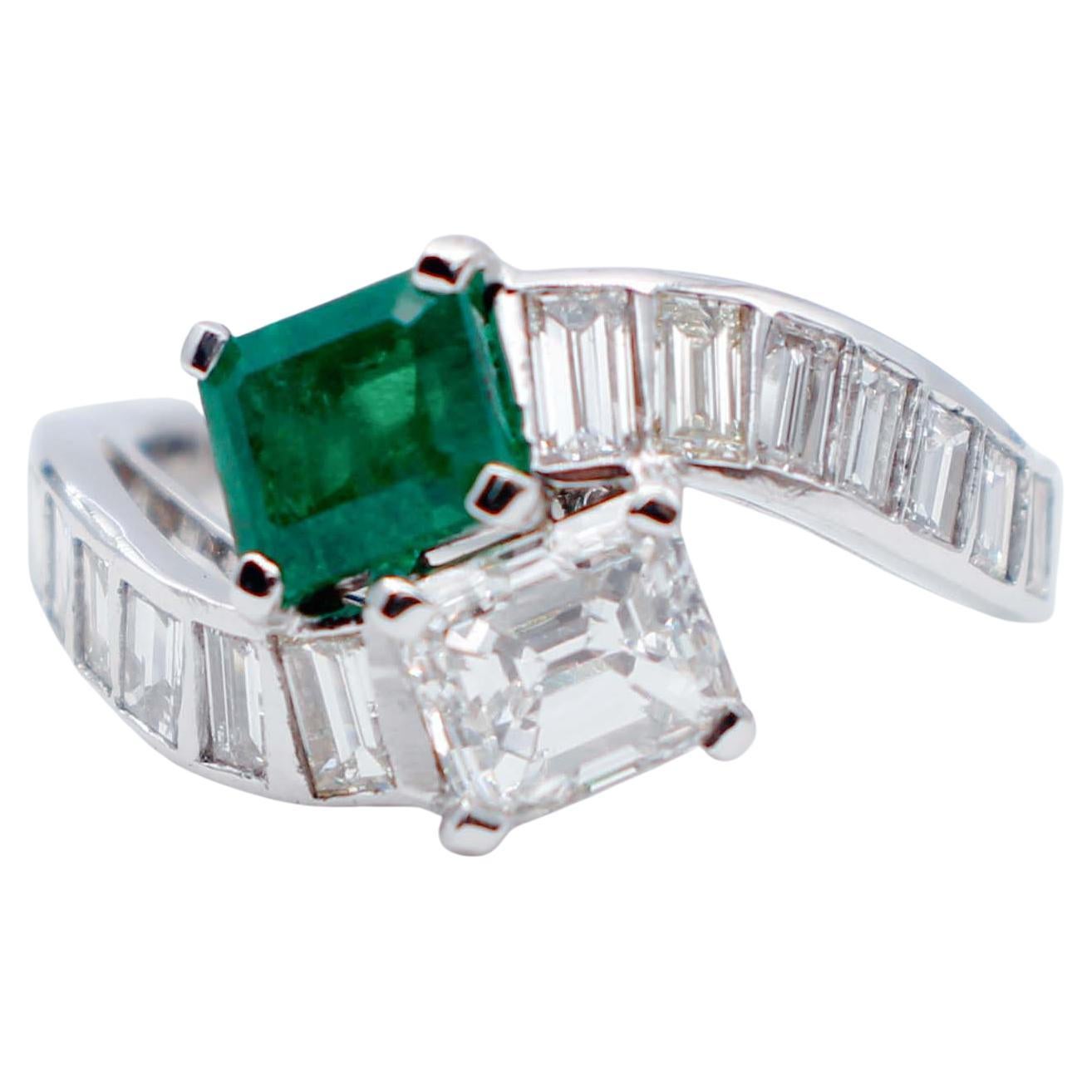 Emerald, Diamonds, 18 Karat White Gold Contrarié Ring For Sale