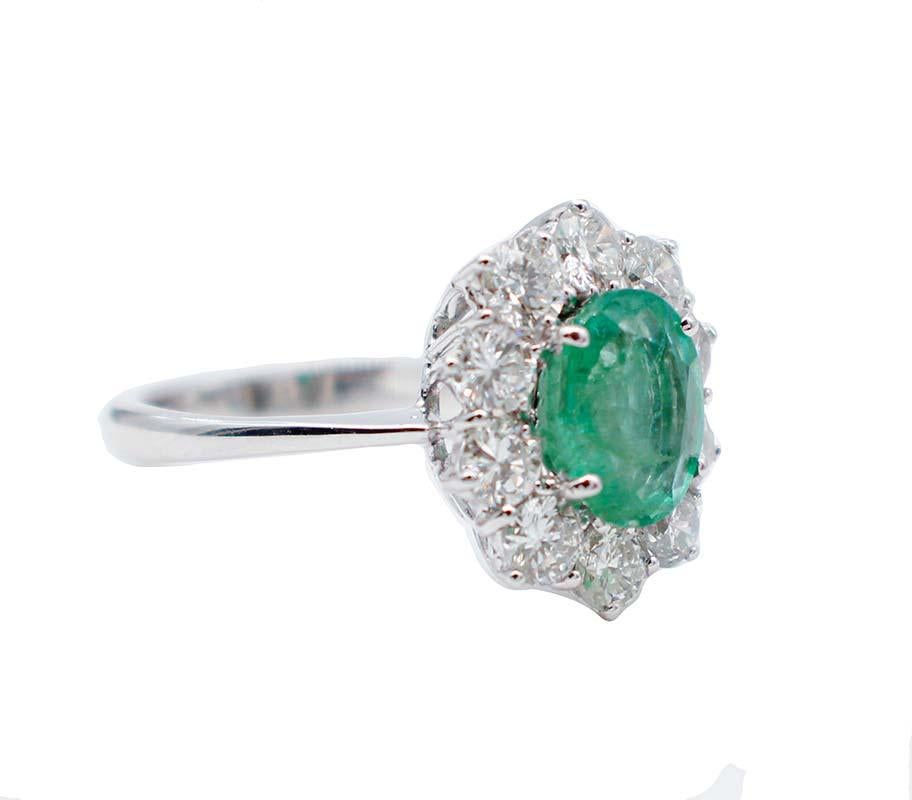 SHIPPING POLICY:
No additional costs will be added to this order.
Shipping costs will be totally covered by the seller (customs duties included).

Beautiful modern ring in 18 karat white gold structure mounted with an oval emerald surrounded by