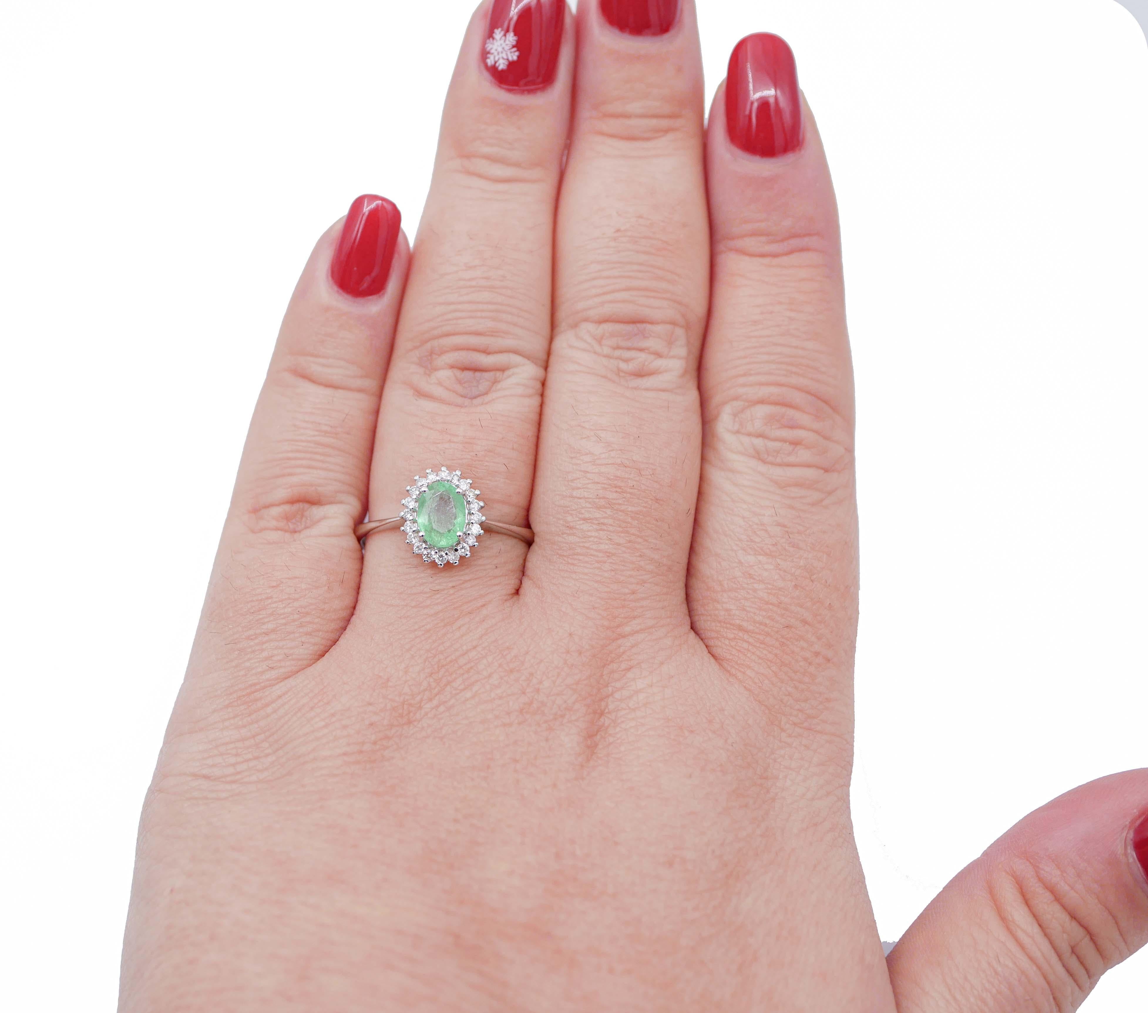 Emerald, Diamonds, 18 Karat White Gold Modern Ring In New Condition For Sale In Marcianise, Marcianise (CE)