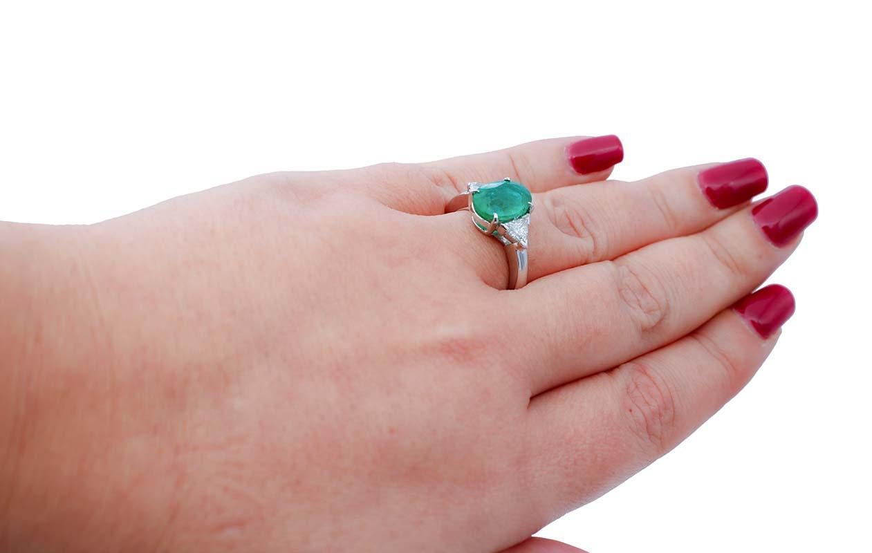 Platinring mit Smaragd, Diamanten im Zustand „Gut“ im Angebot in Marcianise, Marcianise (CE)