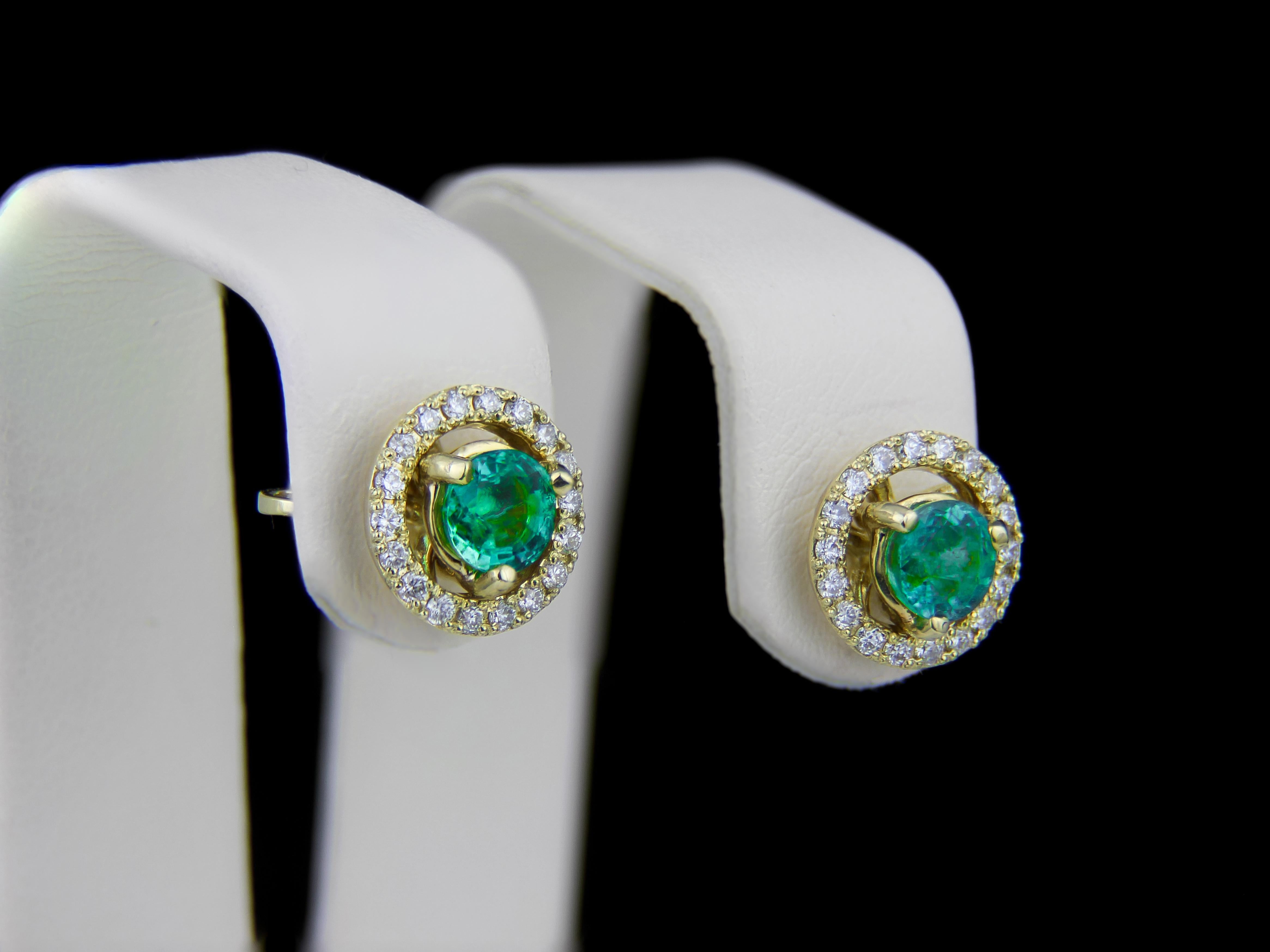 Emeralds 14k gold earrings studs. For Sale 4